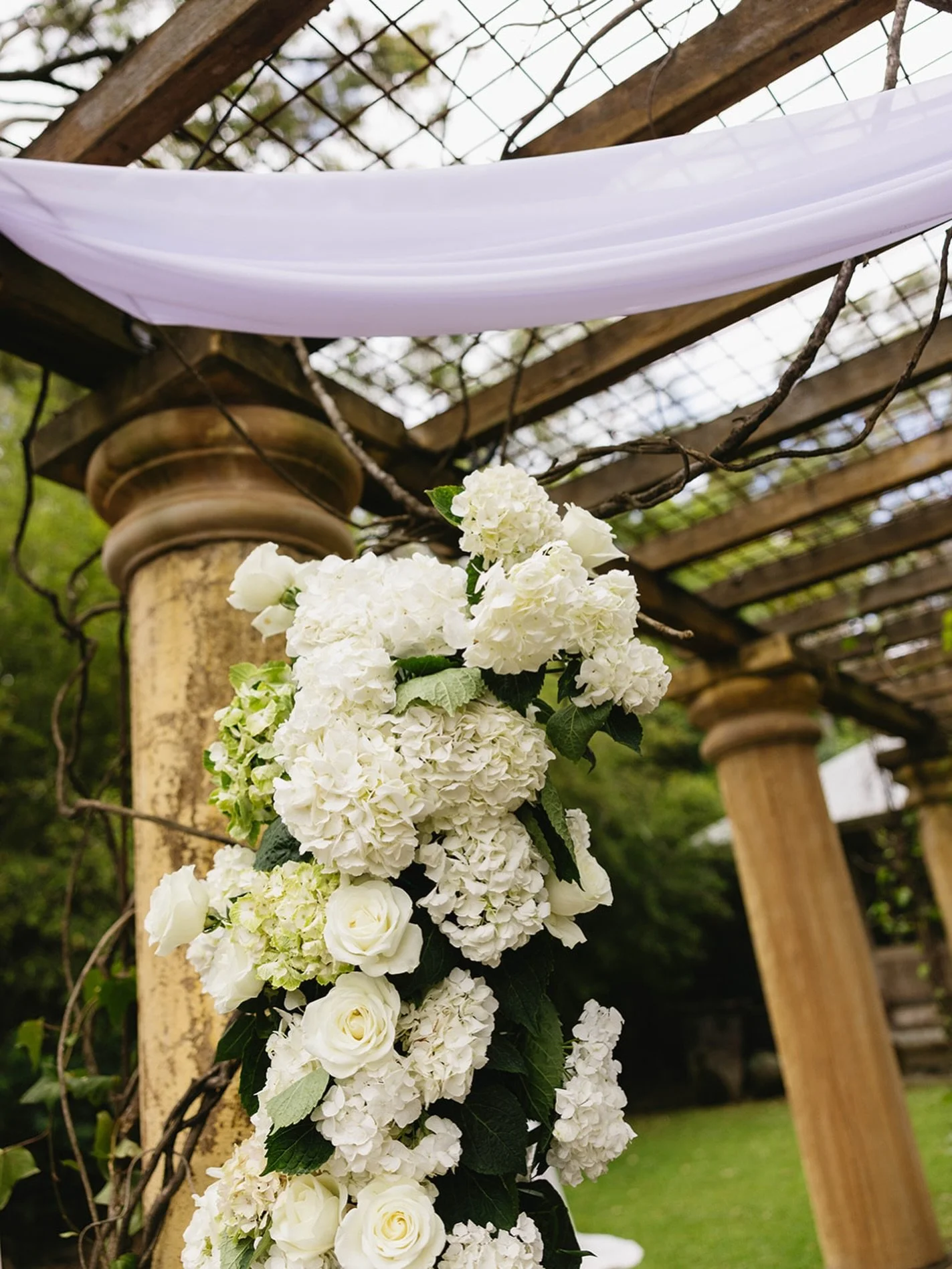 So pretty it deserved a spot on the grid.

💒 the colonnade @leavesandfishes 
📸 @_sophiepatricia 
🌷 @houseofhydrangeas.au 
💭 @baywindowevents