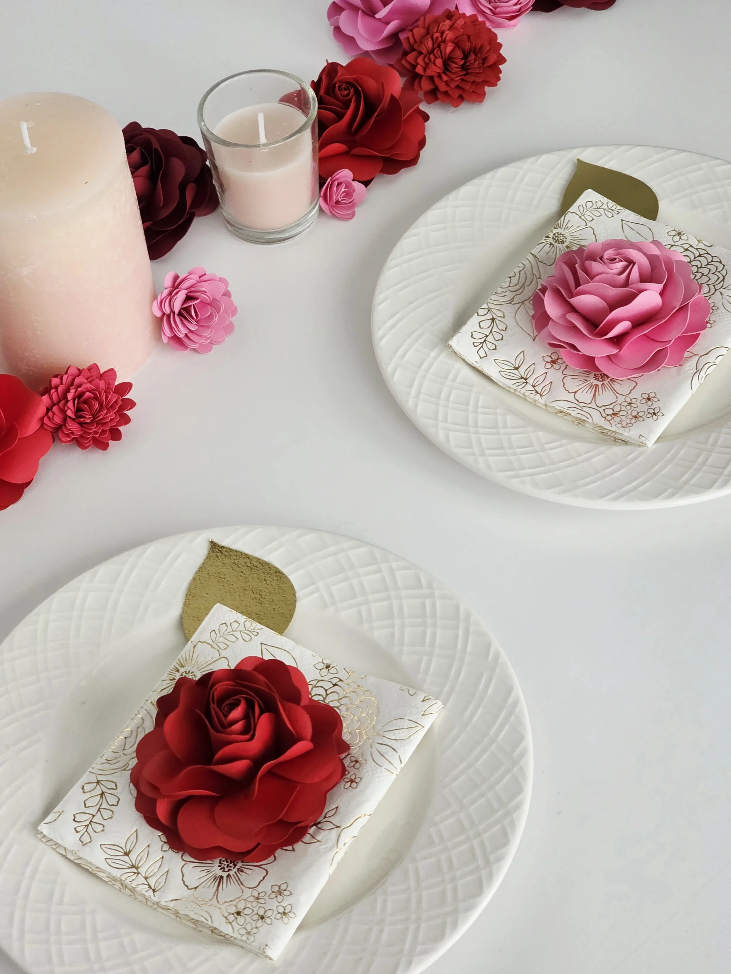 DBLT RED AND PINK PAPER ROSE TABLESETTING.jpg
