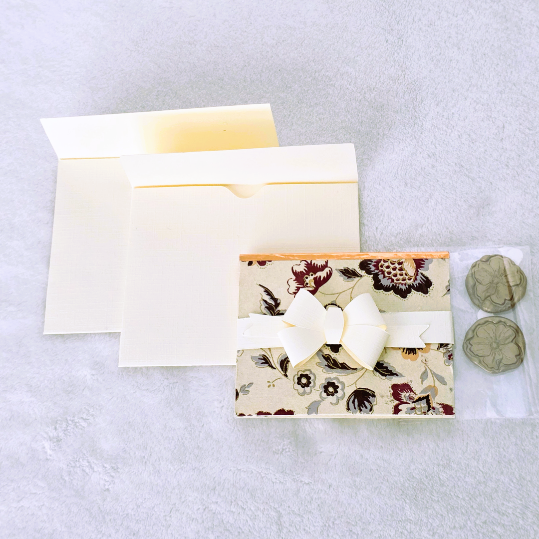 Florals in Ivory – Gesture Cards (Folded Set)