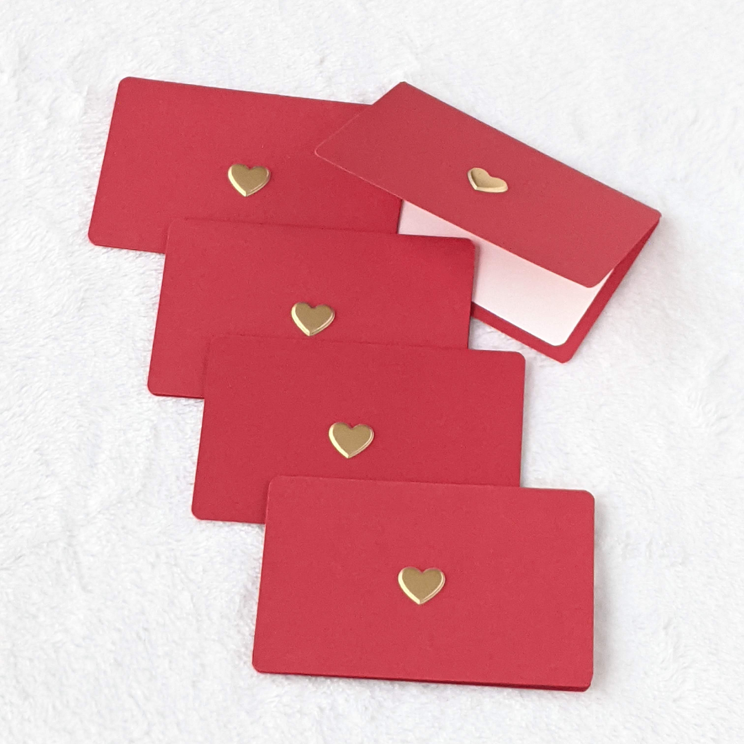 Mini red note cards with gold hearts