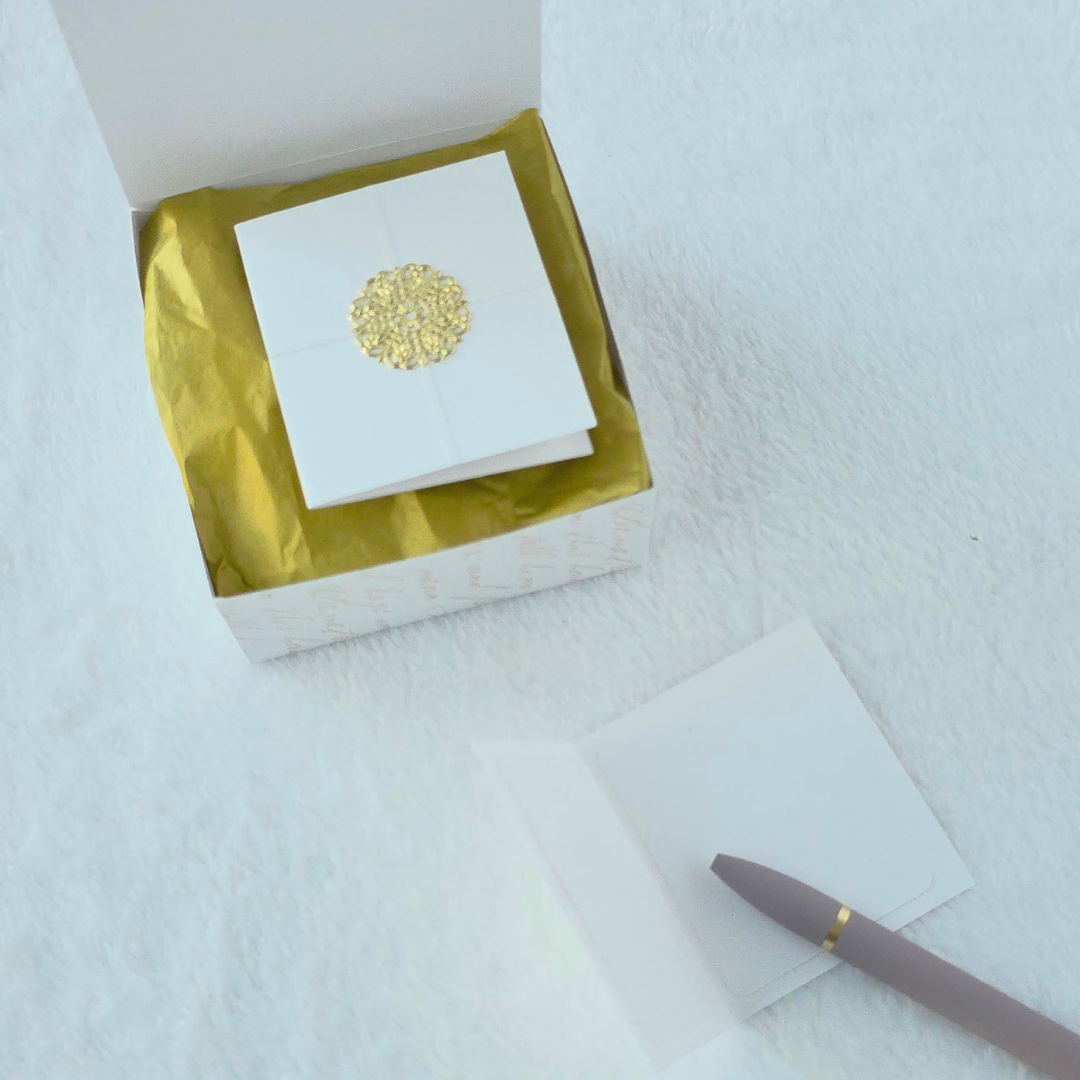 Signature Wrap™ Jeweled White Mini Note Card Collection Box.png