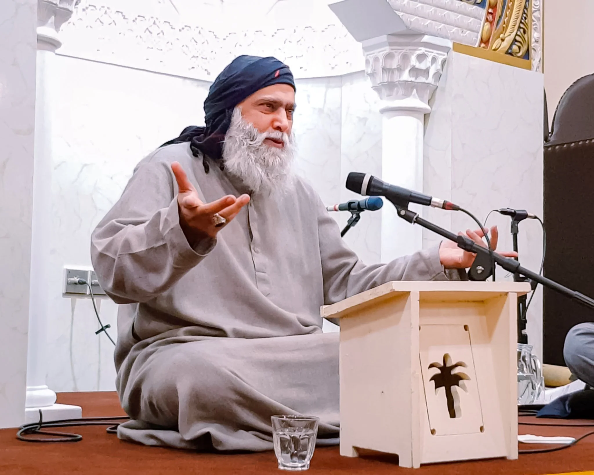 Bawa teaching-22.jpg