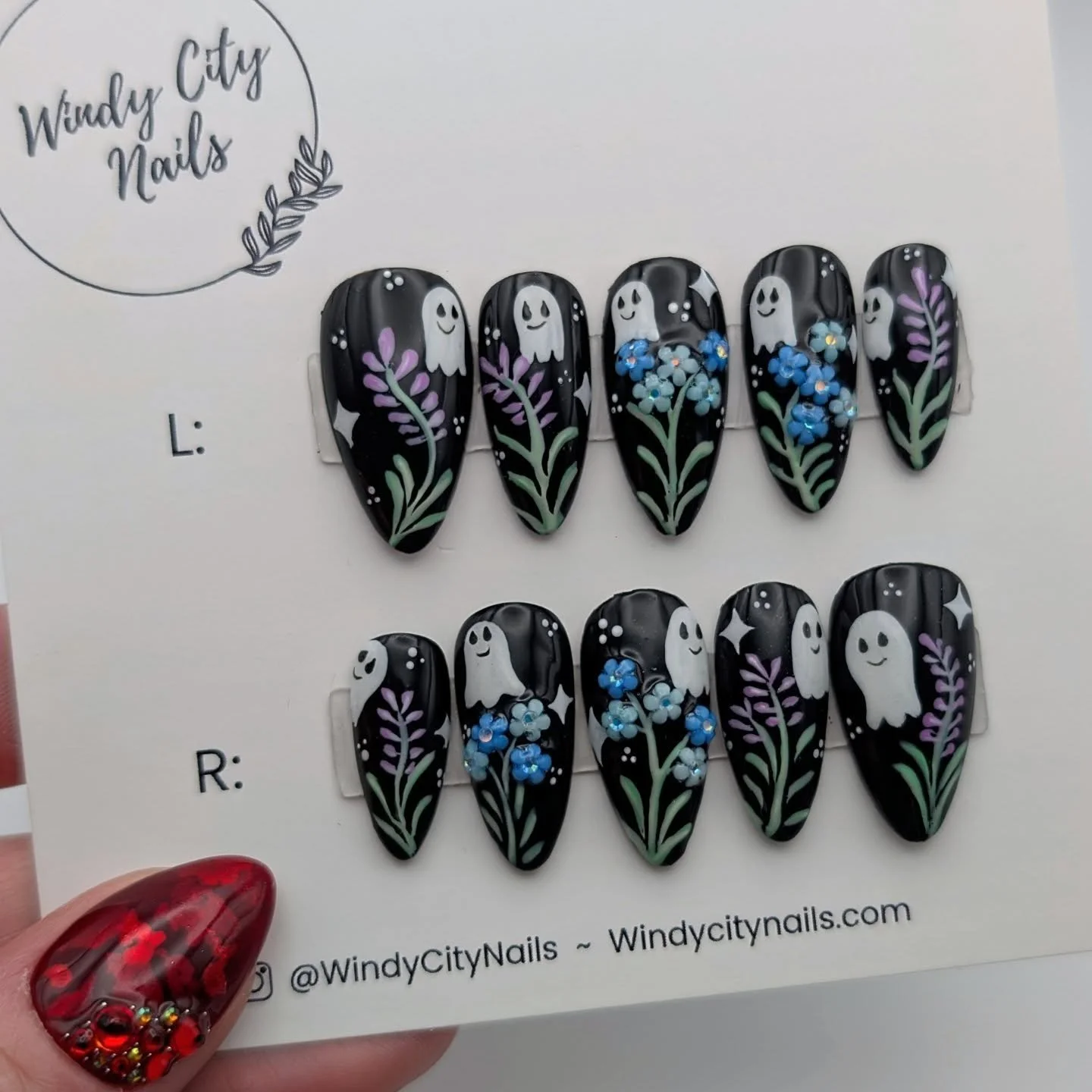 Some cute floral ghosties and pearly white ghosties with white webs and delicate little gems. But the best part?  They glow!! 

These babies are durable, can be worn over and over, and are sized to your fingers 👻👻

Ready to order your Halloween nai