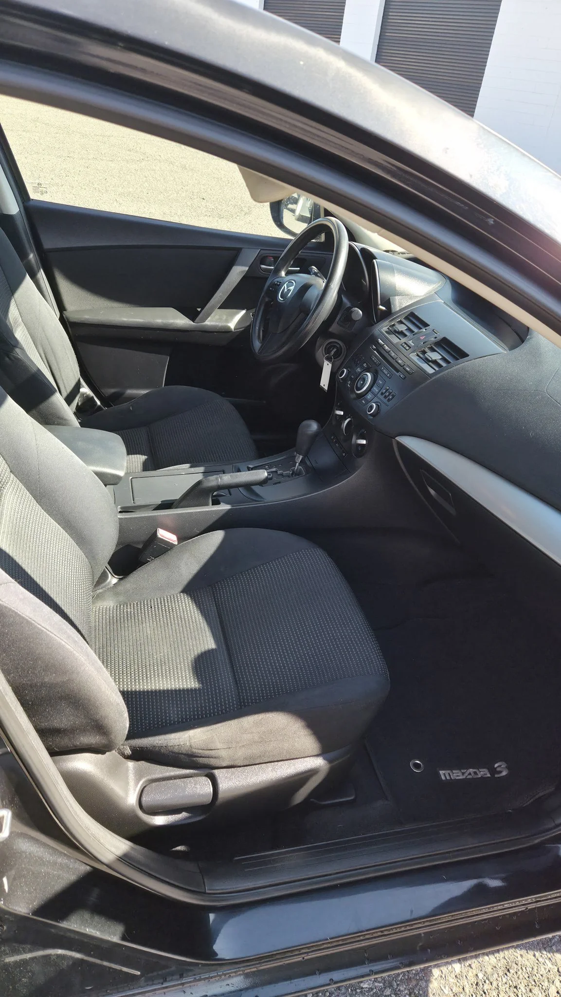 05_mazda3.jpg