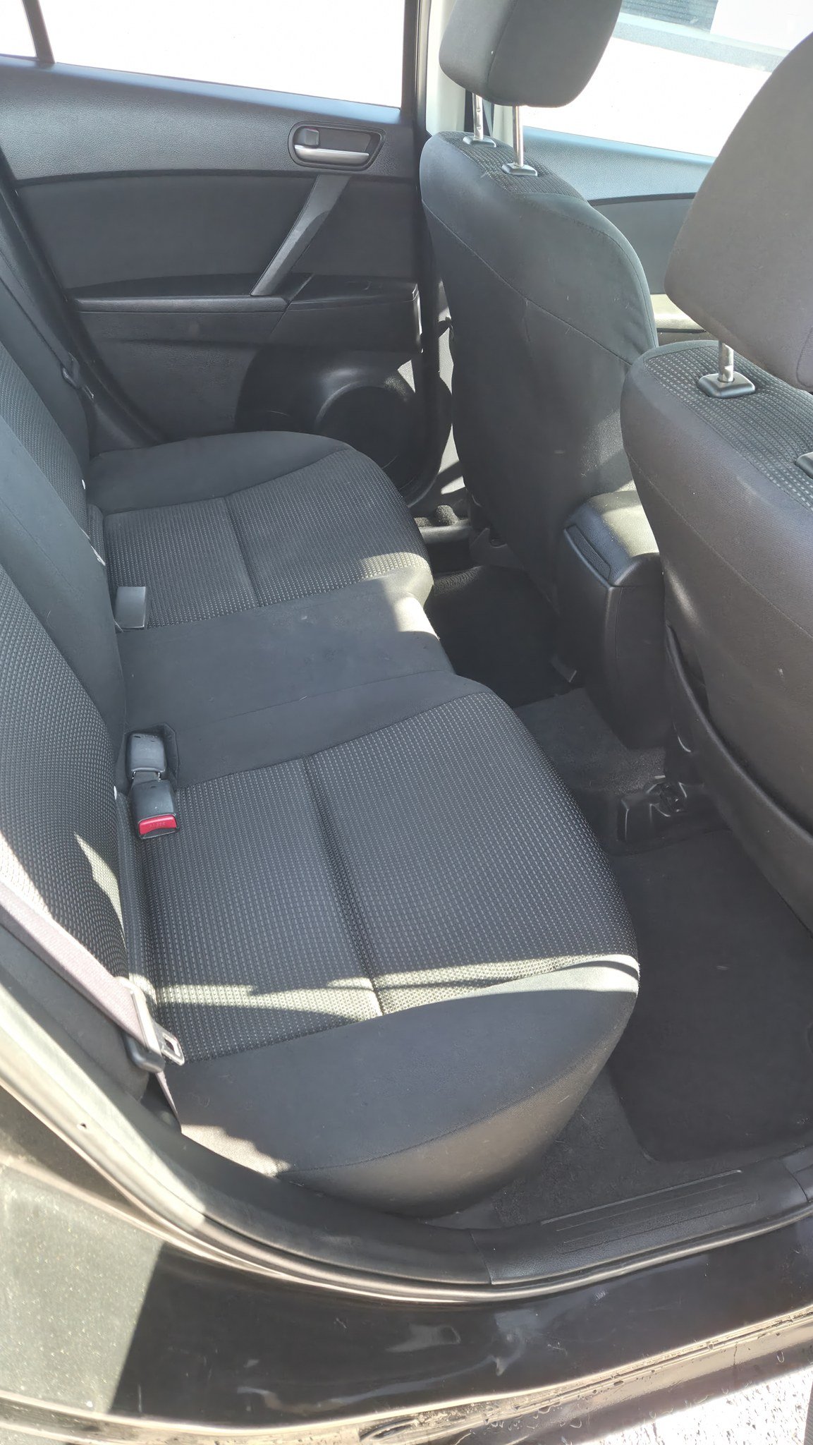 10_mazda3.jpg