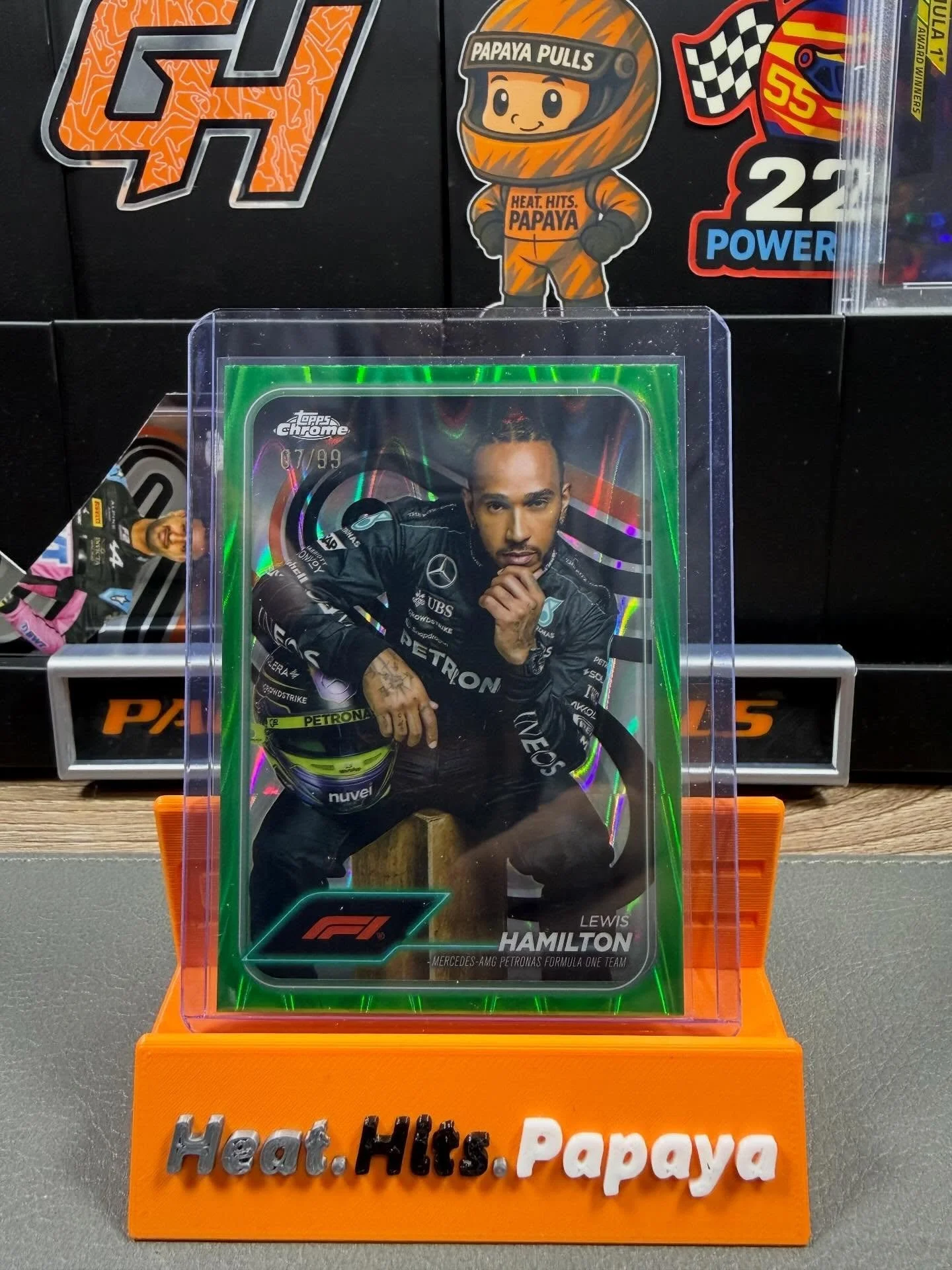 Nice little Green Raywave 07/99 for the 7-time world champion Lewis Hamilton 👀

Last night&rsquo;s quali break turned into an absolute helmet frenzy plus 2 /75s and 2 /99s. Not bad for just four boxes. 🔥

Now the question is&hellip;what does the re