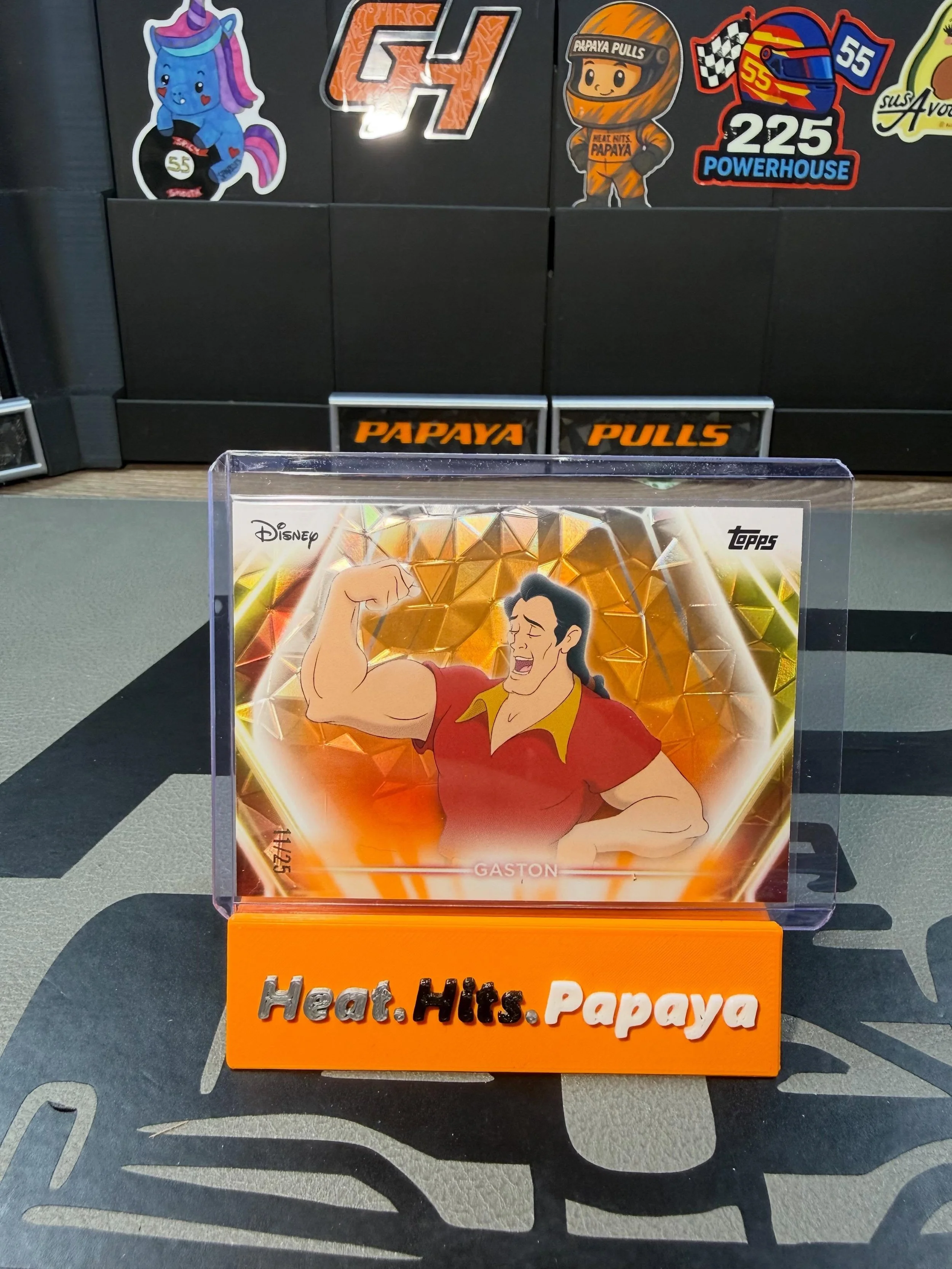 Not bad for a little pop-up show this afternoon 👀

Two Disney Neon Hobby boxes and we pulled an Orange Diamant&eacute; /25 plus a Roxanne auto from A Goofy Movie 🔥✨

Safe to say&hellip;we&rsquo;ll definitely be ripping more Disney.

Huge shoutout t