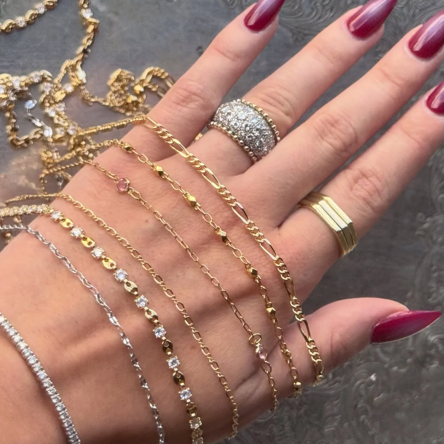 Your favorites are finally back in stock &mdash; plus new pieces you&rsquo;ll love 🍎 DM to book a private appointment.

⠀⠀
.
.
.
.
.
.
#linkedbydelilah #JewelryAddict #FineJewelry #MinimalJewelry #EverydayLuxury #StackedStyle #JewelryGoals #GoldVibe