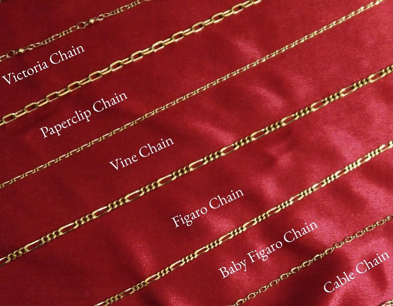 🪞Chain reaction 
Which one are you wearing today? 🪄

⠀
-
-
-
-
#jewelrylover #chainnecklace #goldjewelry #silverjewelry #minimaliststyle #layeredchains #everydayjewelry #jewelryaddict #handmadejewelry #linkchain #daintyjewelry #jewelryinspo #stylei