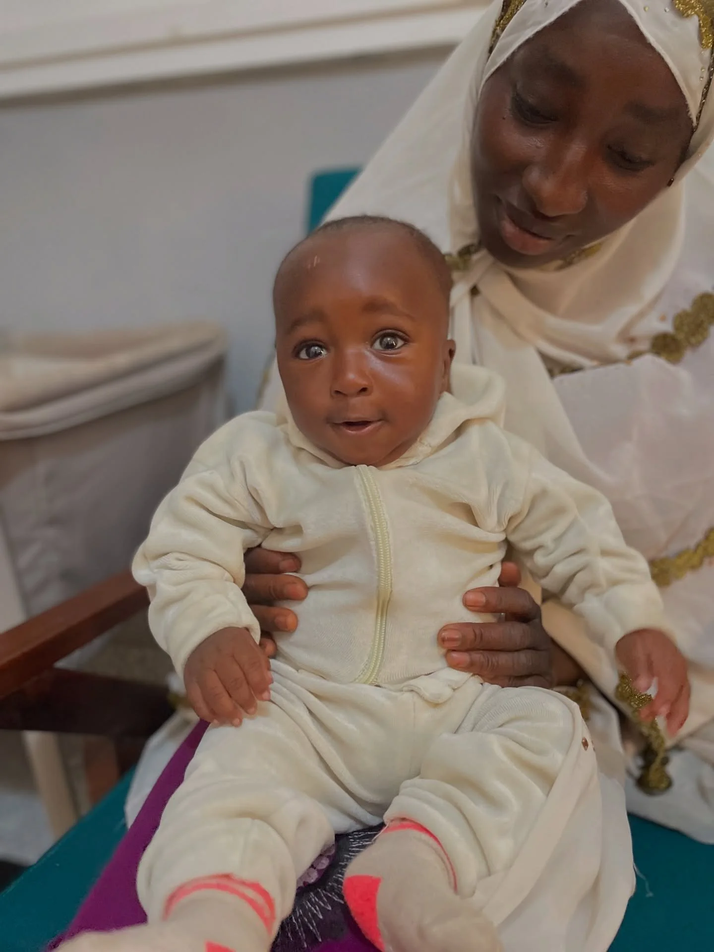 1 of 5 graduates today!!

This boy arrived to us at almost 2 months old and 3.8lbs (1.7kg). He was tiny tiny.  His mother was told at the hospital after birth that her breastmilk wouldn&rsquo;t have enough fat for the baby so she rarely breastfed. (T