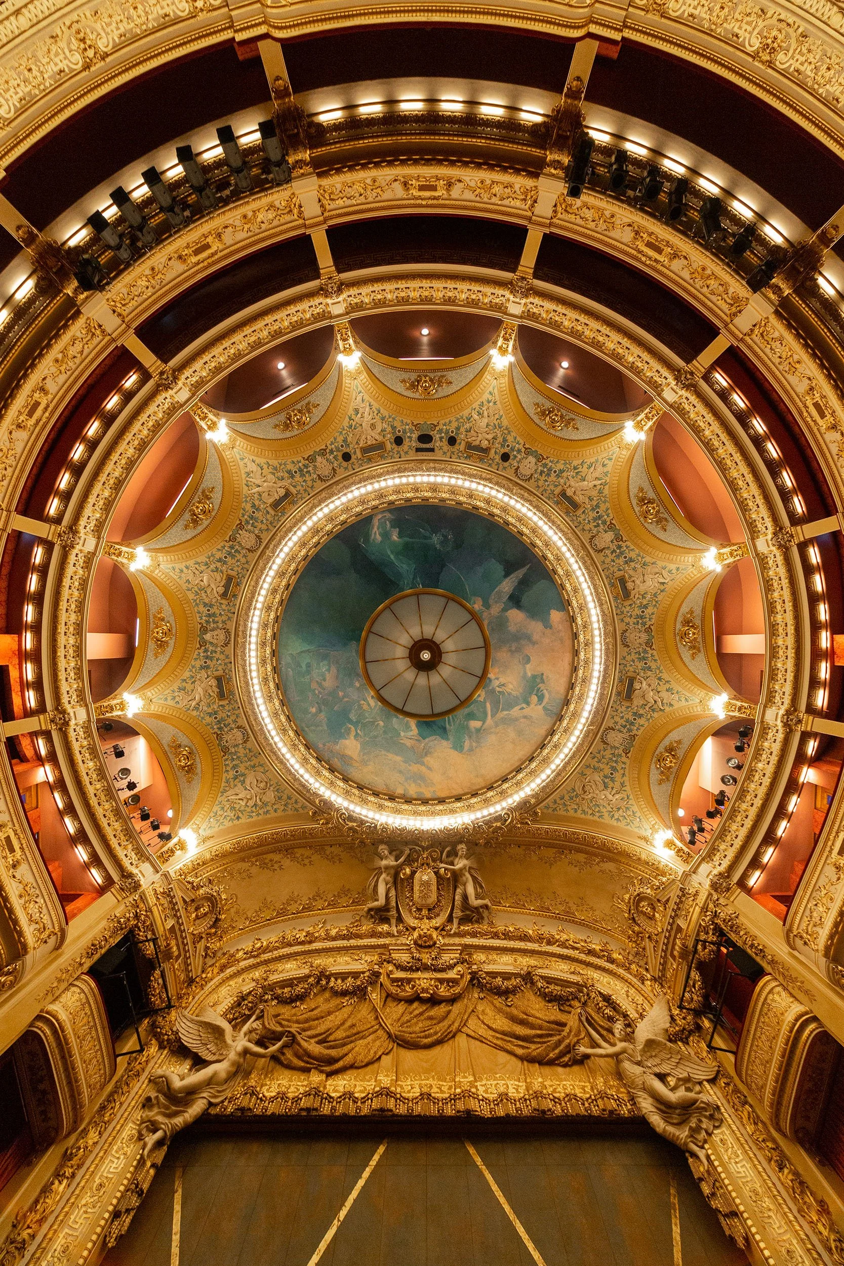 Théâtre National Opéra Comique. 2021. In Théâtres Parisiens Lieux d’Exception, 2025.