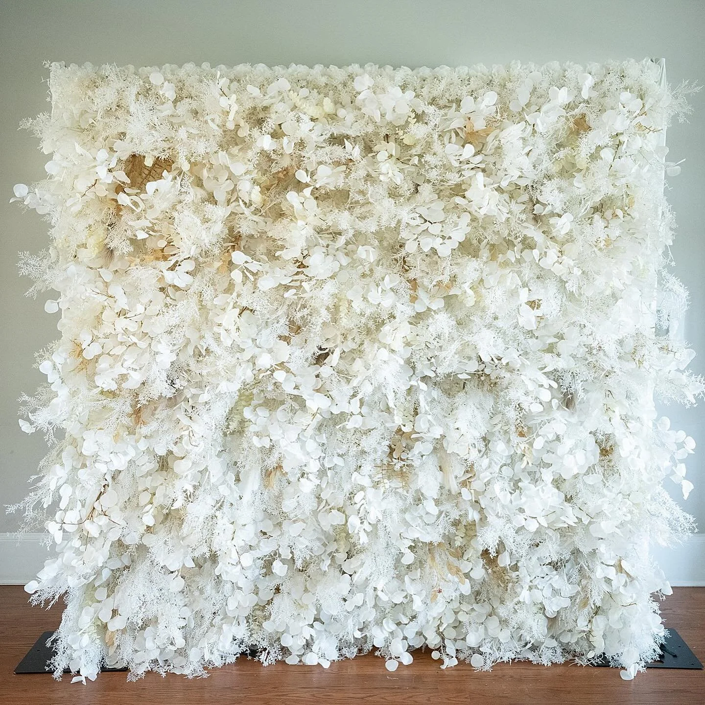 Boho but make it luxury. 🤍🌾🍂 Pampas, eucalyptus + ivory blooms = the dreamiest autumn backdrop. 

#EventStylingIdeas #LuxuryEventDecor #PartyBackdrop #EventDesign #FallEvents #ModernBohoStyle #PhotoOpGoals #EventPlannerInspo #BohoPartyVibes #FallW