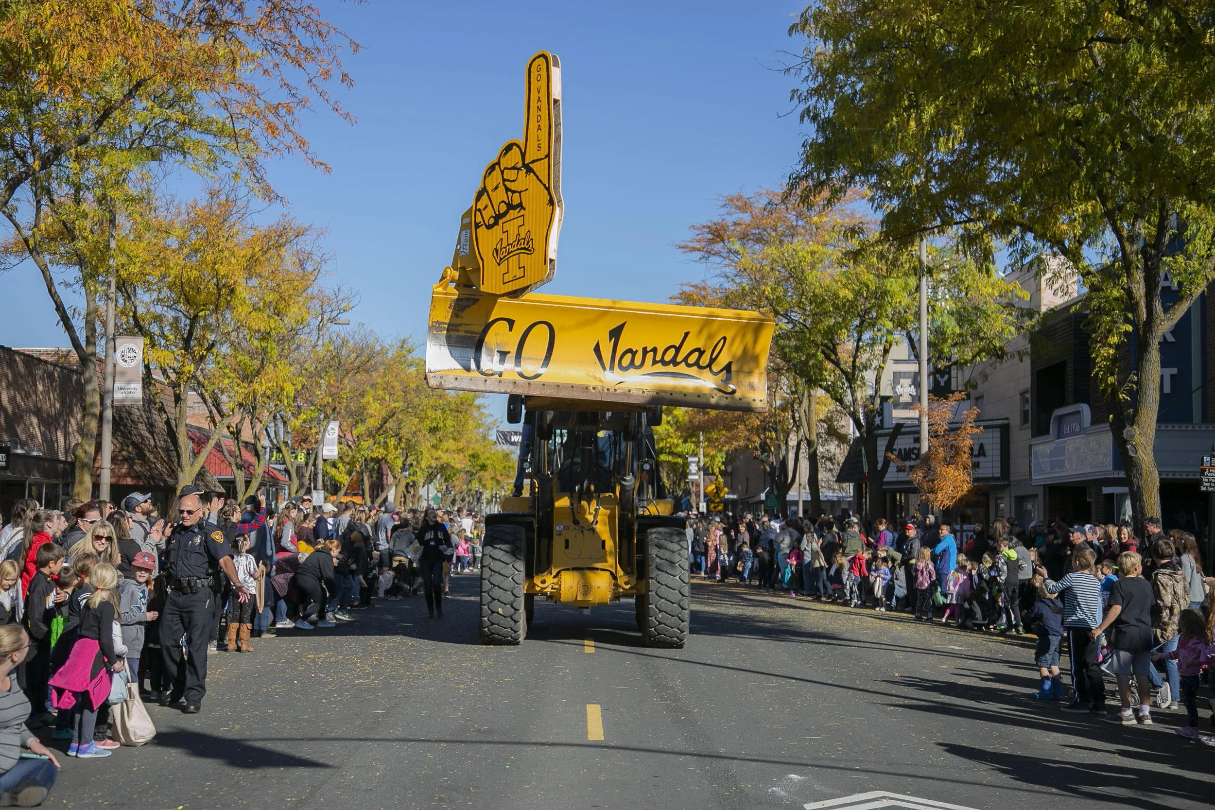 homecomingparade_destinyalvarez04.jpg