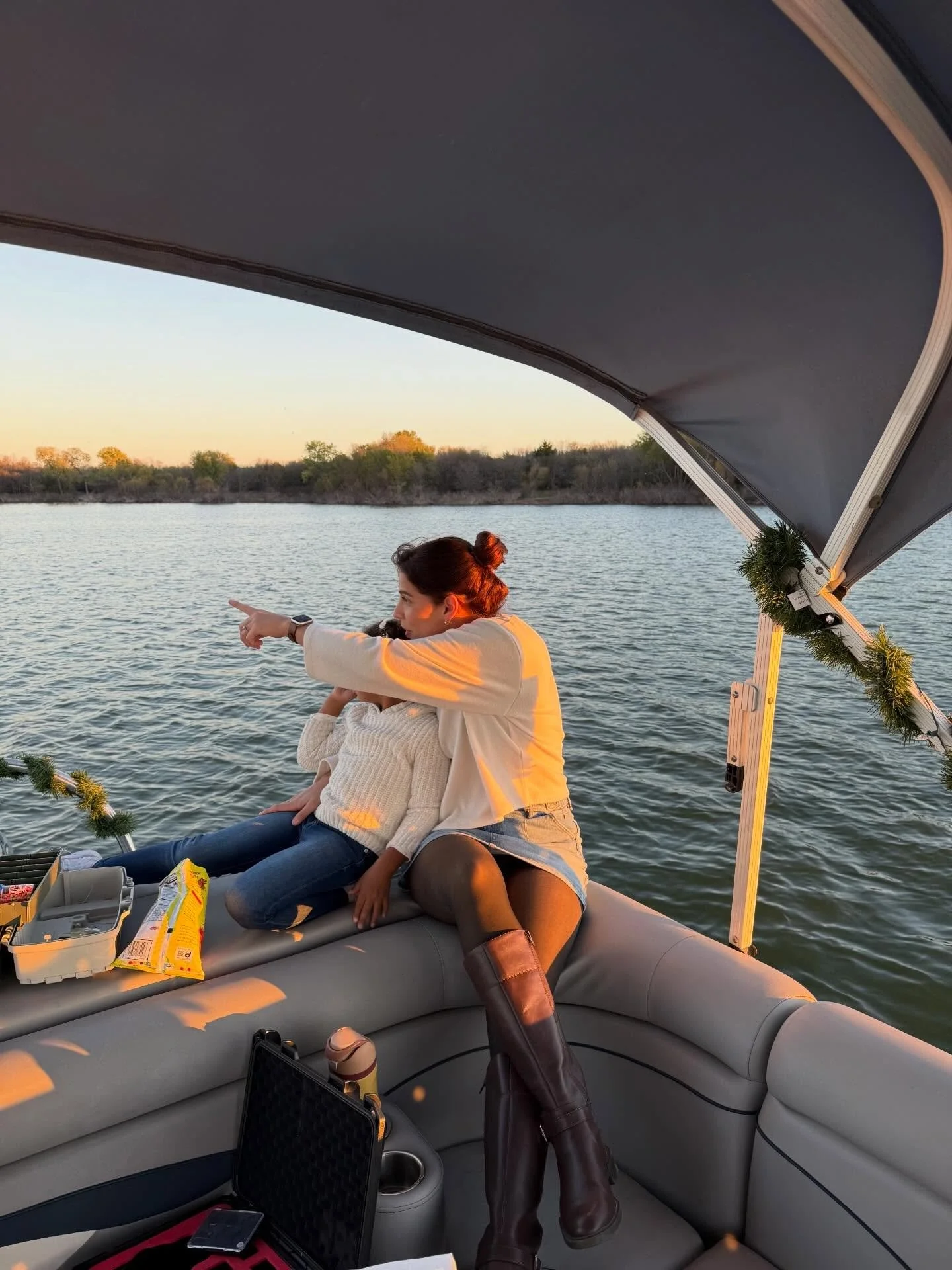 Golden hour hits different on the lake 🤍
Quality time, calm water, and memories that last.
Lake Lewisville moments 🚤

#LakeLewisville #TexasLakeLife #PontoonLife #LakeDays #GoldenHourOnTheWater FamilyTime