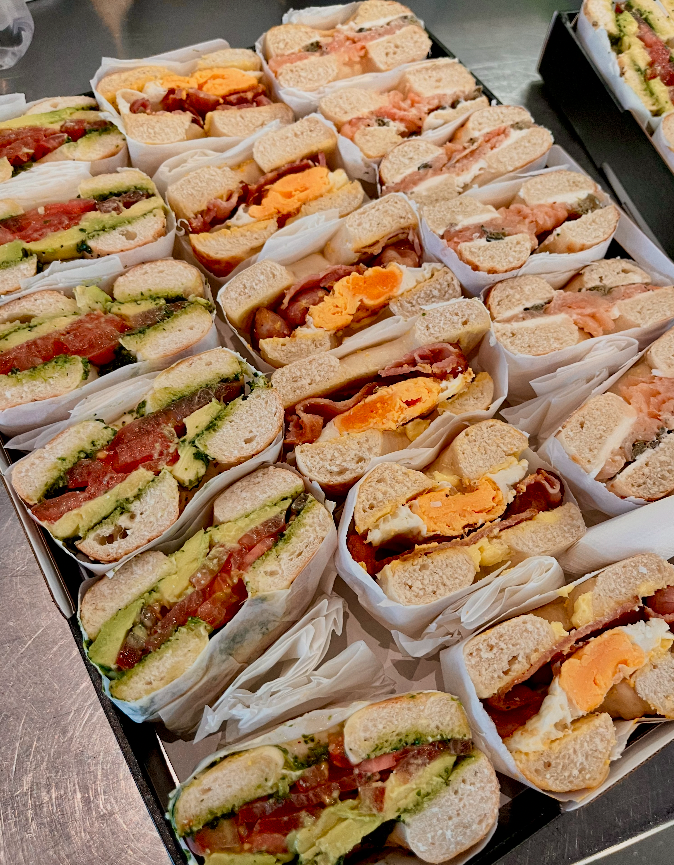 BAGEL: SMOKED SALMON W/ CREAM CHEESE & CAPERS