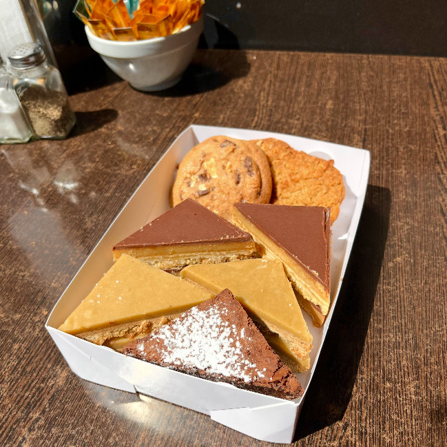 SMALL - 12 petite items for up to 6 people