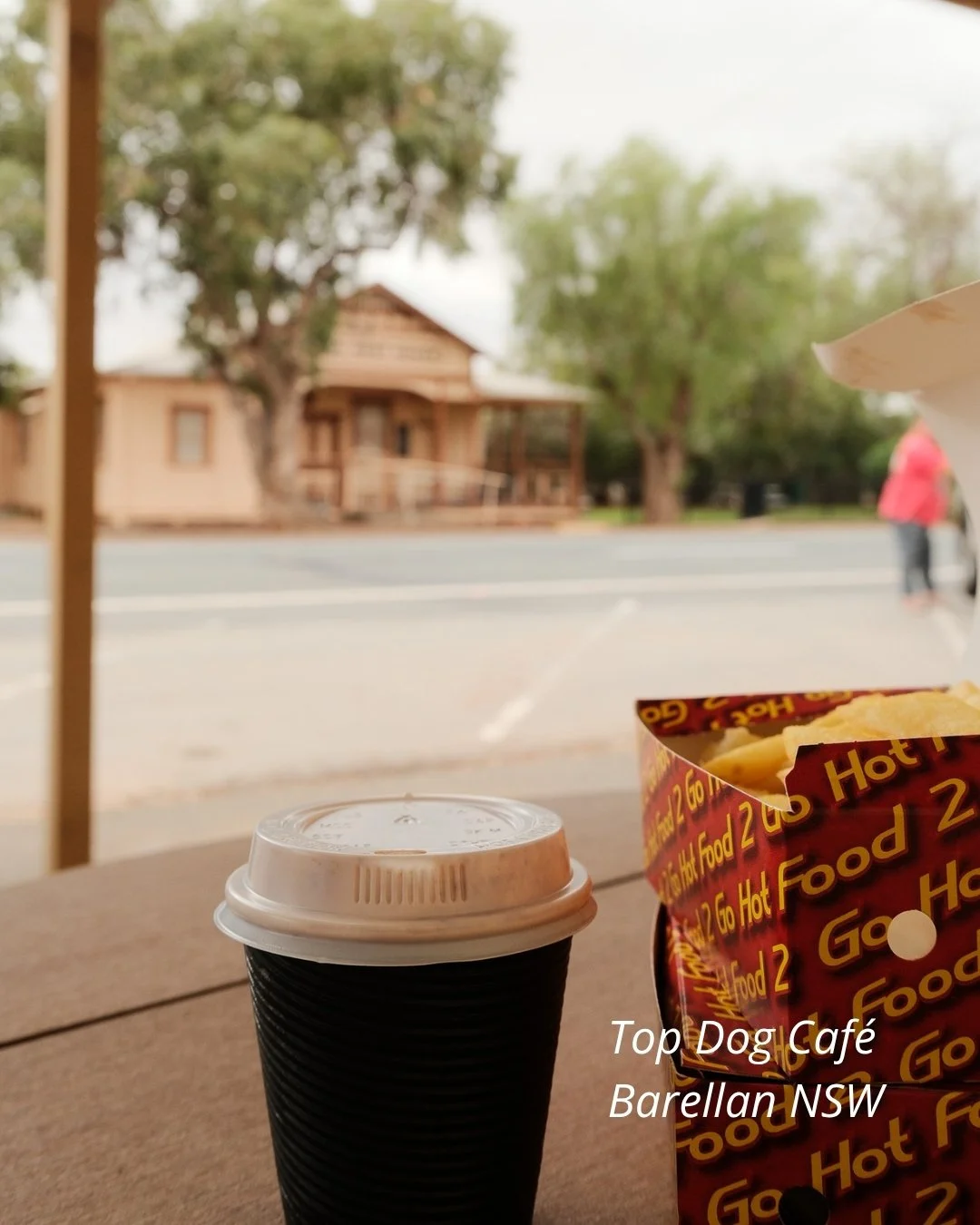 hot chippies hit different in winter 🍟 lucky for us, @topdogcafe has opened in Barellan, bringing with it steak sangas, hot-box classics, burgers, and good coffee.

read all about it in the latest ✨Eat✨ blog on our website (link in bio)

&bull;&bull