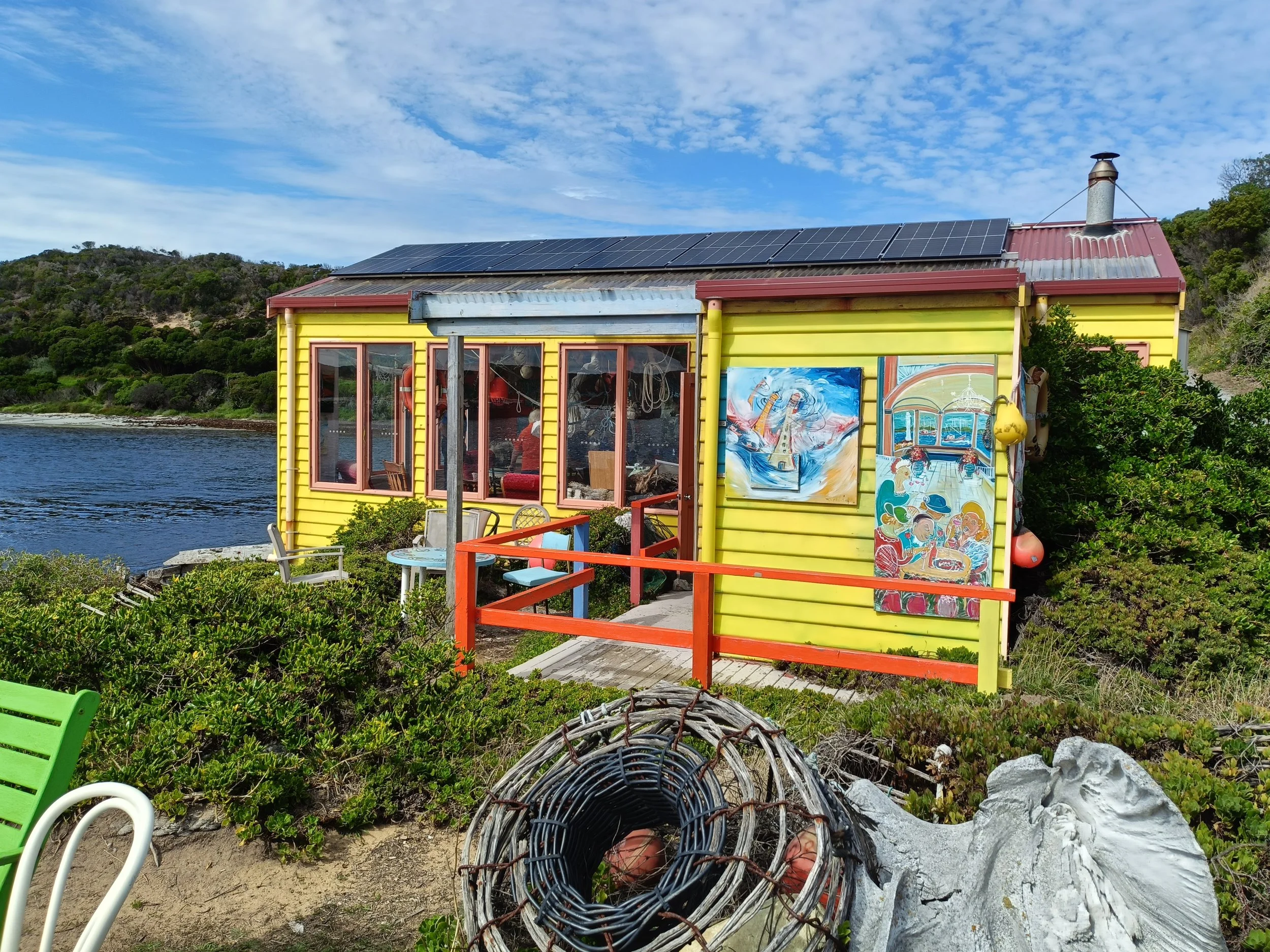 and outside restaurant with no food.jpg