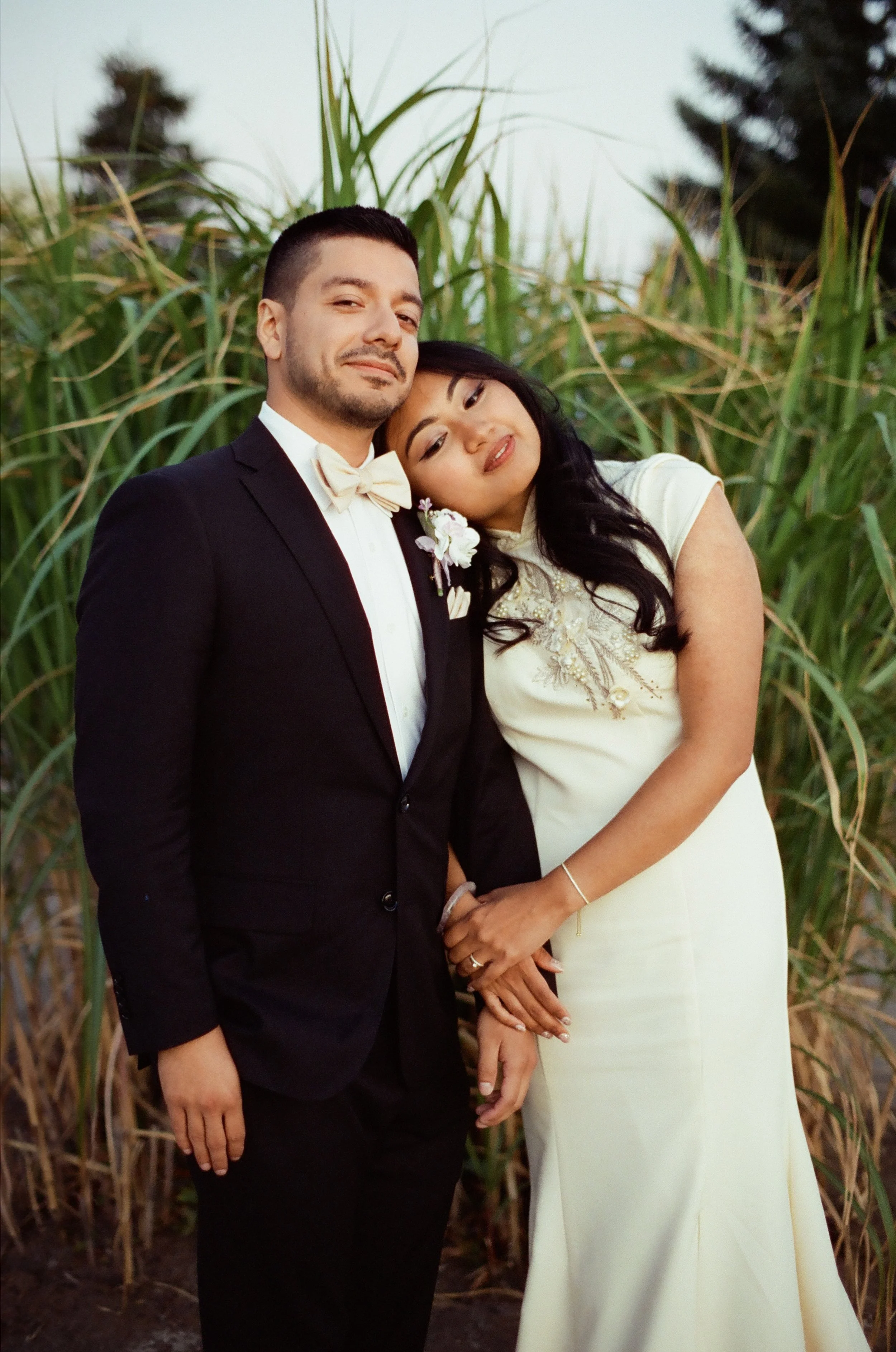 Theodora & Alejandro's Wedding - Shot with CineStill 200D - indoors and outdoors, ambient lighting only

Lo-fi colour cast with red halation