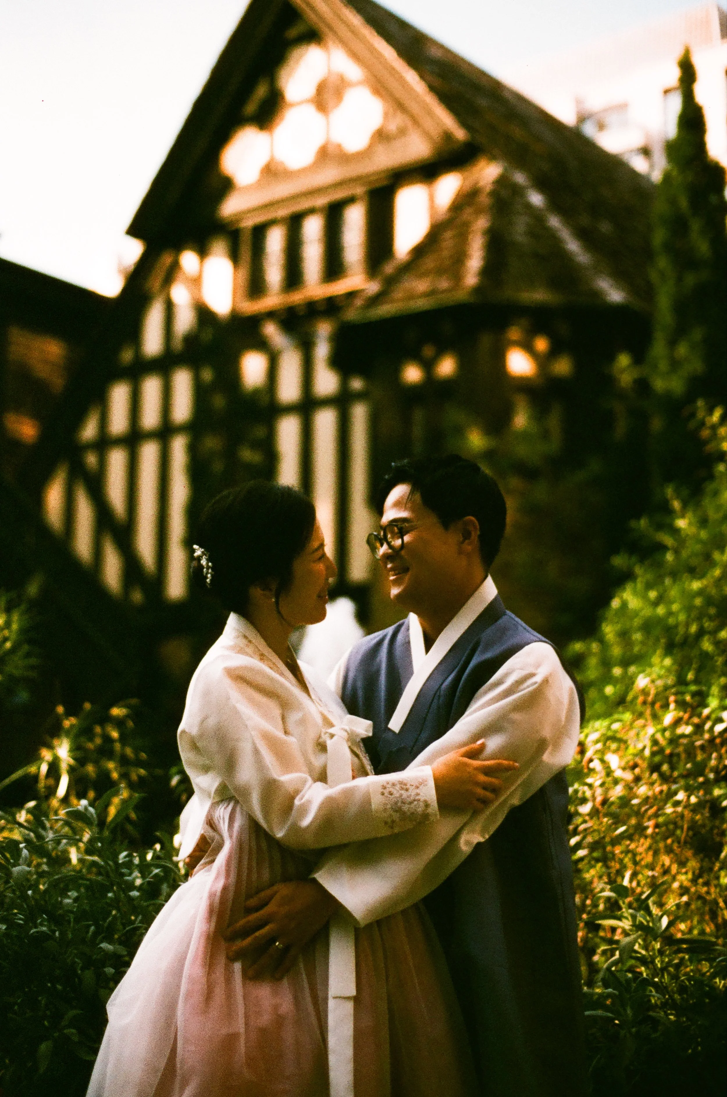 Chaerin & Dean's Wedding Reception - Shot with Harmon Phoenix 200 - indoors and outdoors, ambient lighting only

Golden Lo-fi colour cast with strong contrast