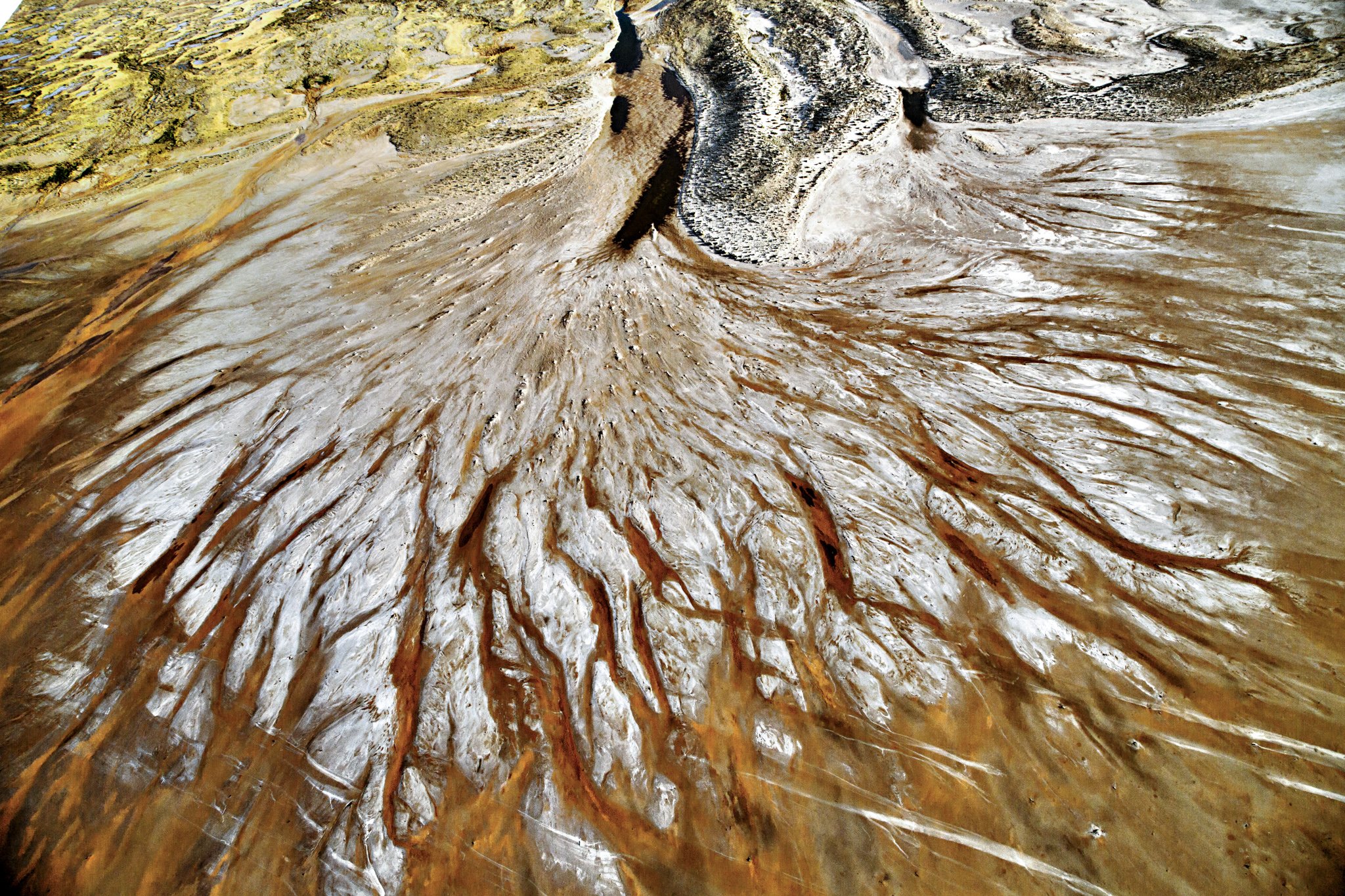Desert Awakening – Aerial Photography in the Flooded Lake Eyre Basin / Expression of Interest