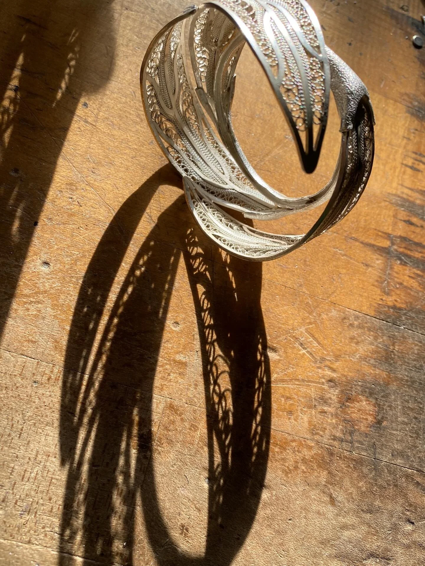 Playing with shadows&hellip;
.
.
.
#filigree#filigran#filigreejewelry#snag#snagmember
