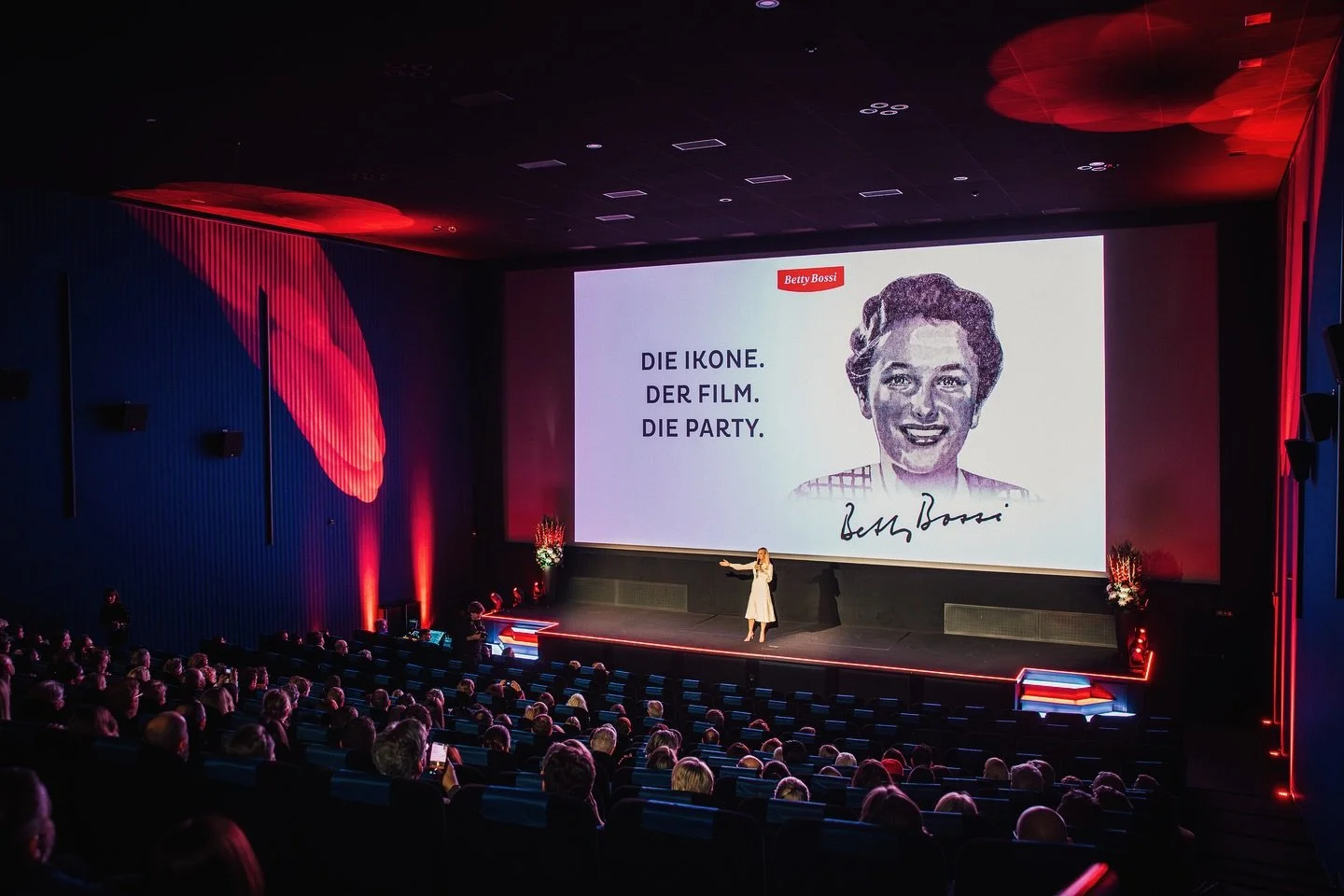 Was f&uuml;r eine beeindruckende Geschichte &uuml;ber eine starke Frau, Pionierin und Kochlegende! Danke @bettybossi 🙏 f&uuml;r diesen ber&uuml;hrenden Kinoabend, den ich moderieren durfte. #movie #hallobetty #bettybossi #premiere #swiss