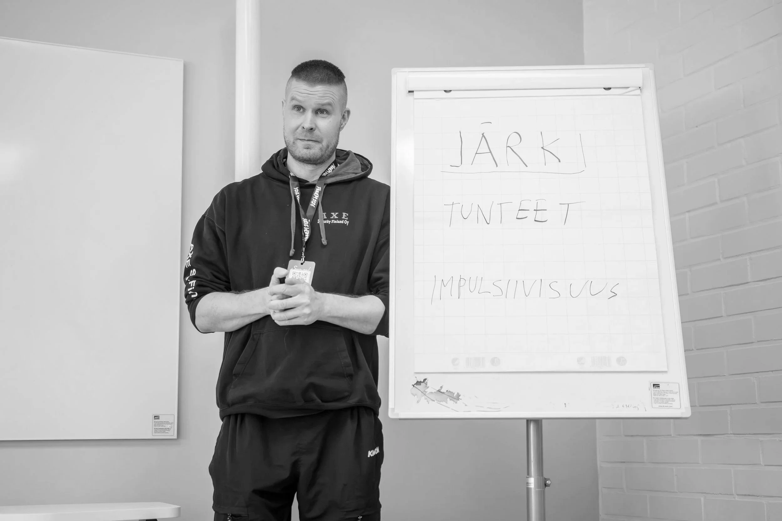 UHKA- JA VÄKIVALTATILANTEET / MANAGING THREATS AND VIOLENCE (FIN)