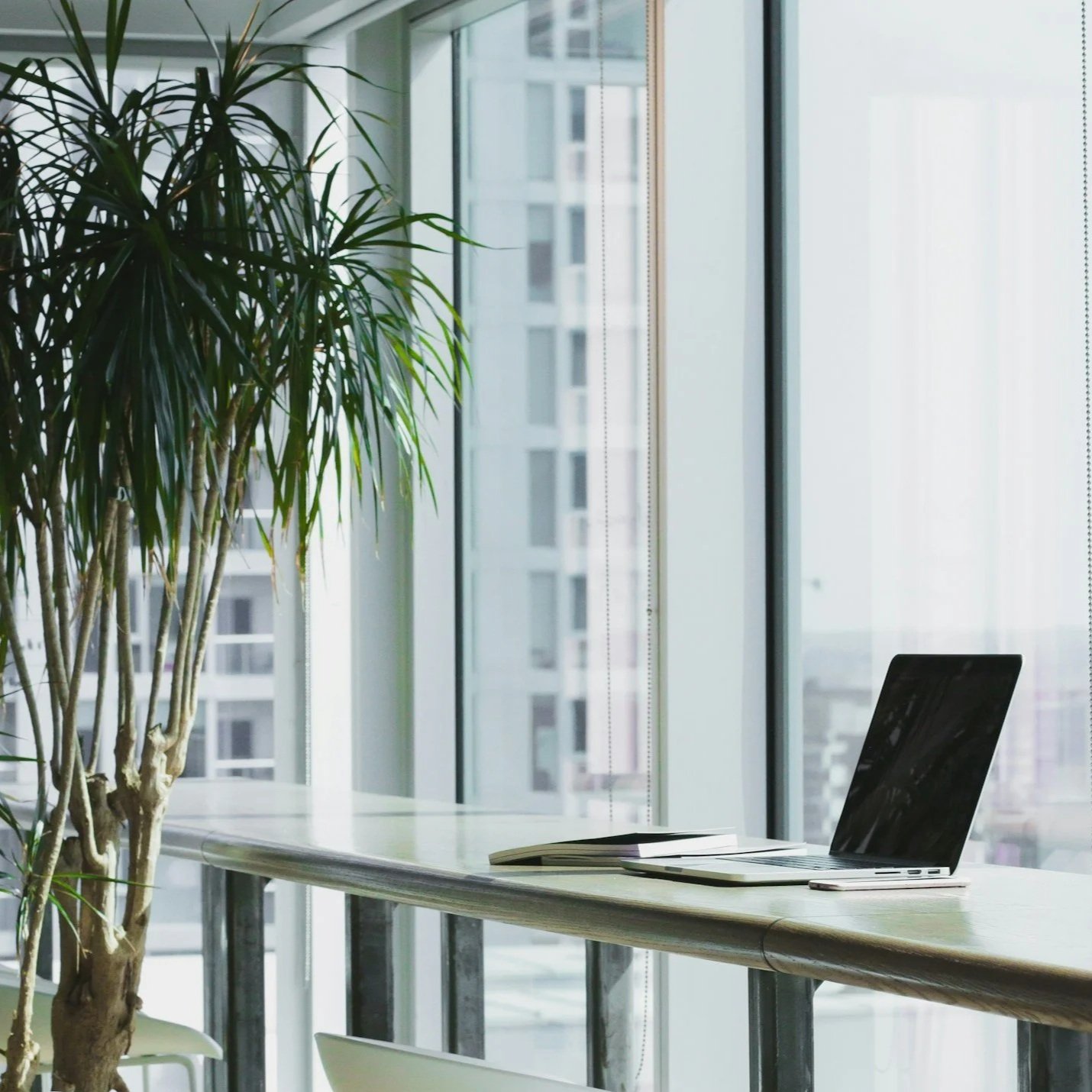 Onnistunut toimistoremontti Tampereella parantaa viihtyvyyttä ja tehokkuutta.