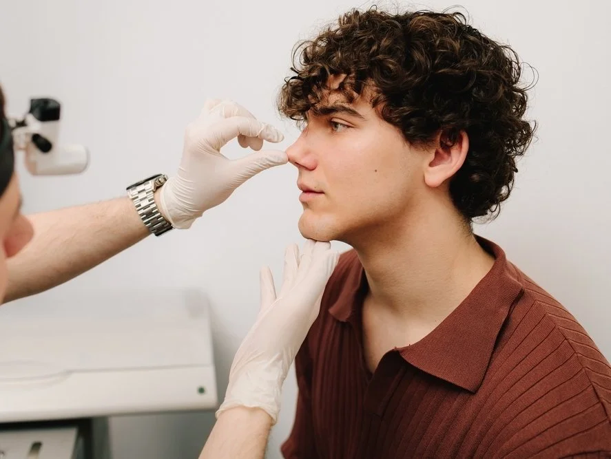 Hva bør jeg vurdere før jeg bestemmer meg for neseoperasjon?