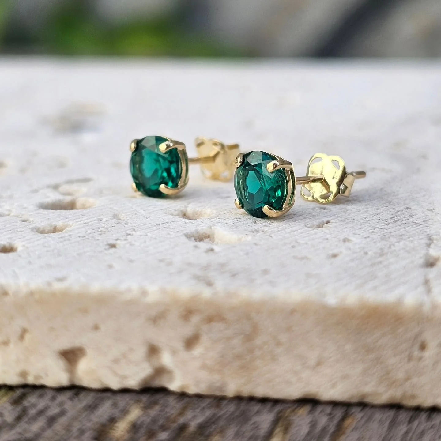 Emerald and 9 carat gold studs for a magical woman who is turning 80 next month! ✨️ a beautiful birthstone commission. ✨️ 

#birthstonejewellery #birthstoneearrings #emeraldearrings ##worcesterjeweller #philippalouisejewellery