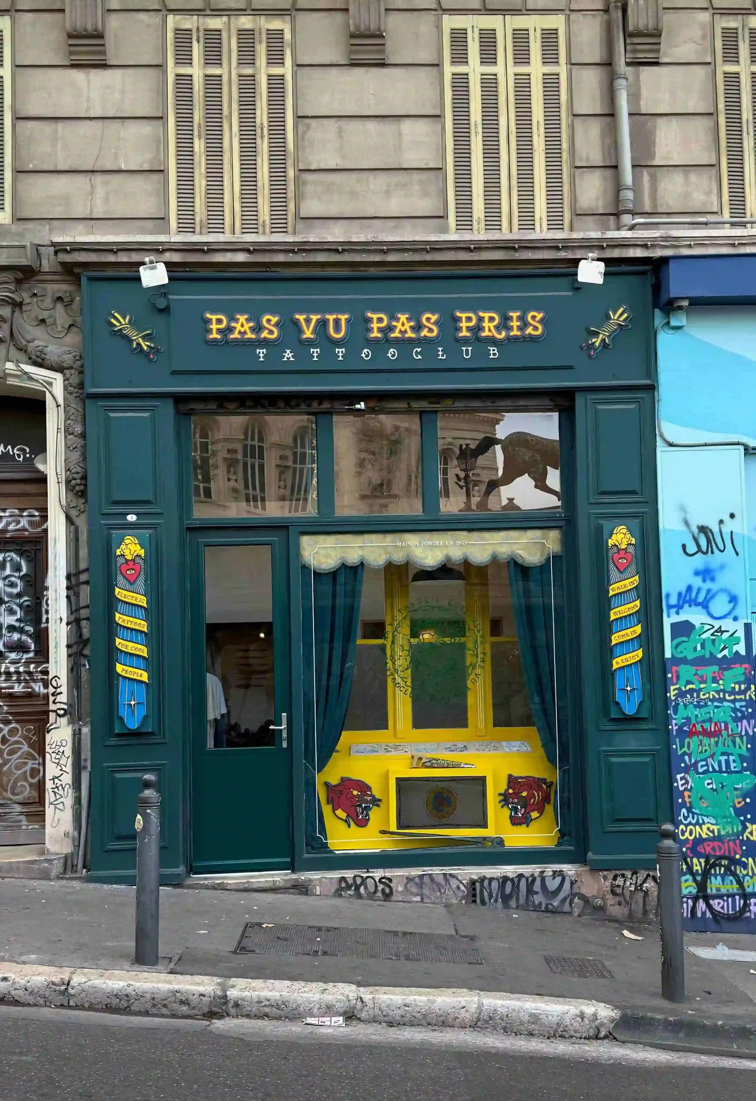 Entrée salon tatouage pas vu pas pris à marseille