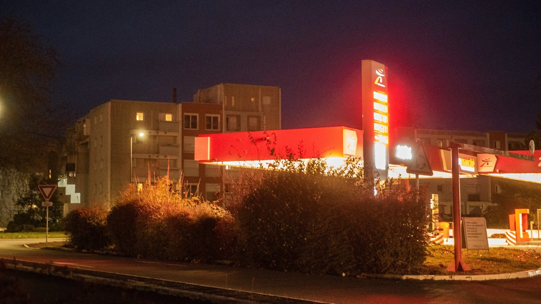 Almost night !

I think sometimes things talk! The streets, the gas station, the buildings and the city lights have all their own and specific language. 

#AlmostNight #BetweenLightAndDark #QuietMoments #VisualPoetry #MoodyTones #CinematicLight #ArtP