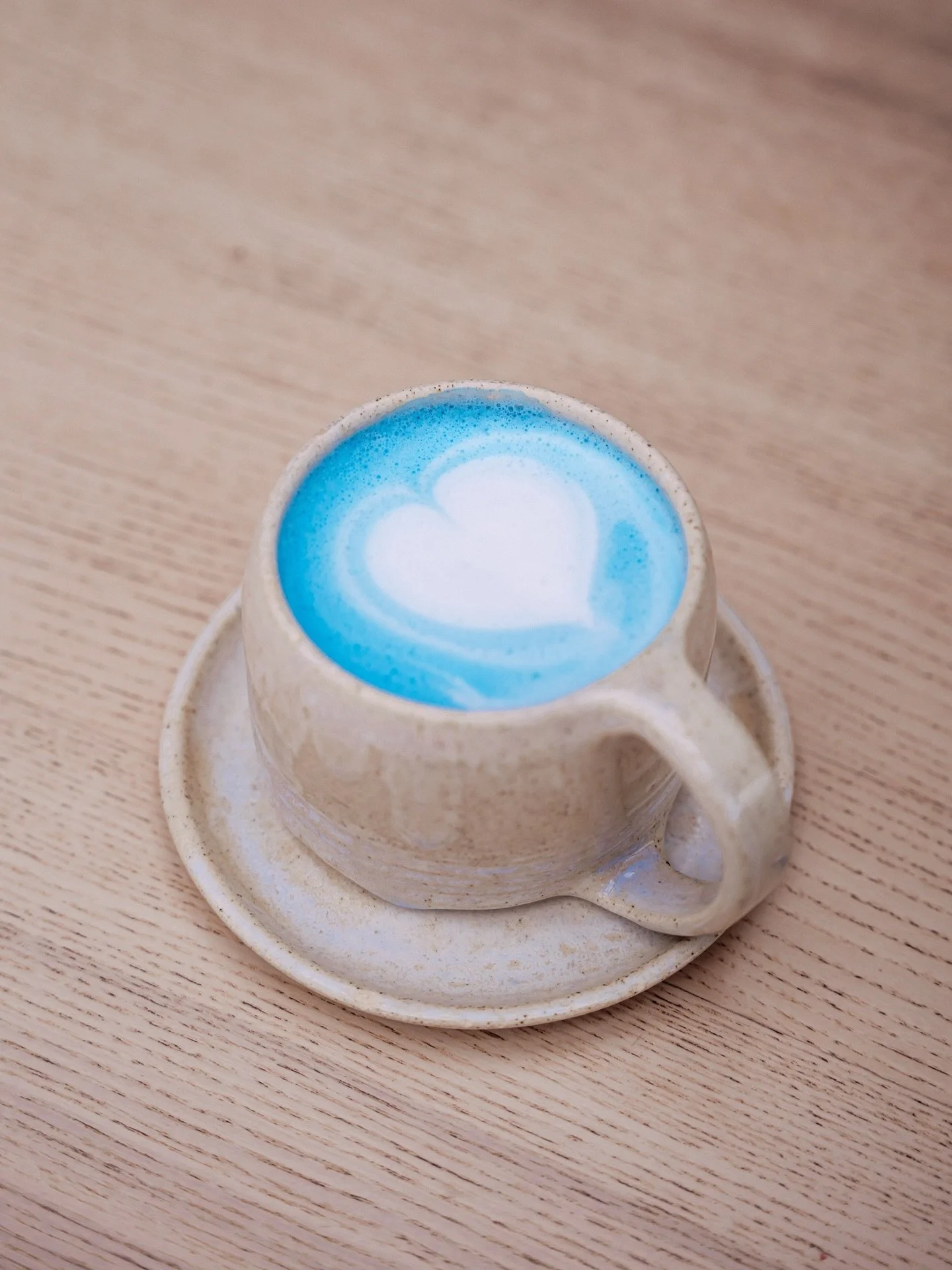 🇬🇧 Too late in the day to have a latte 🕰️ we have the perfect fix for you try our ocean latte with blue spirulina ￼💙🌊

🇪🇸 Demasiado tarde para tomar cafe? 🕰️ tenemos la soluci&oacute;n perfecta para que pruebes nuestro latte oc&eacute;ano con