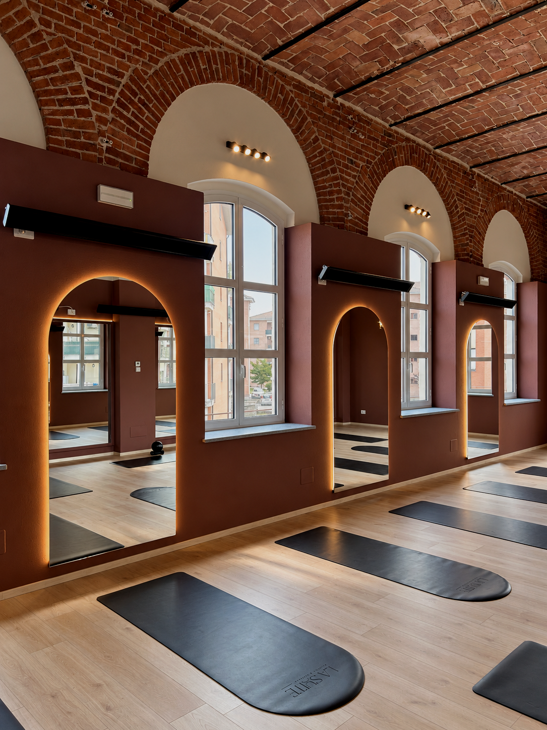 Studio+fitness+con+archi+in+mattoni.png