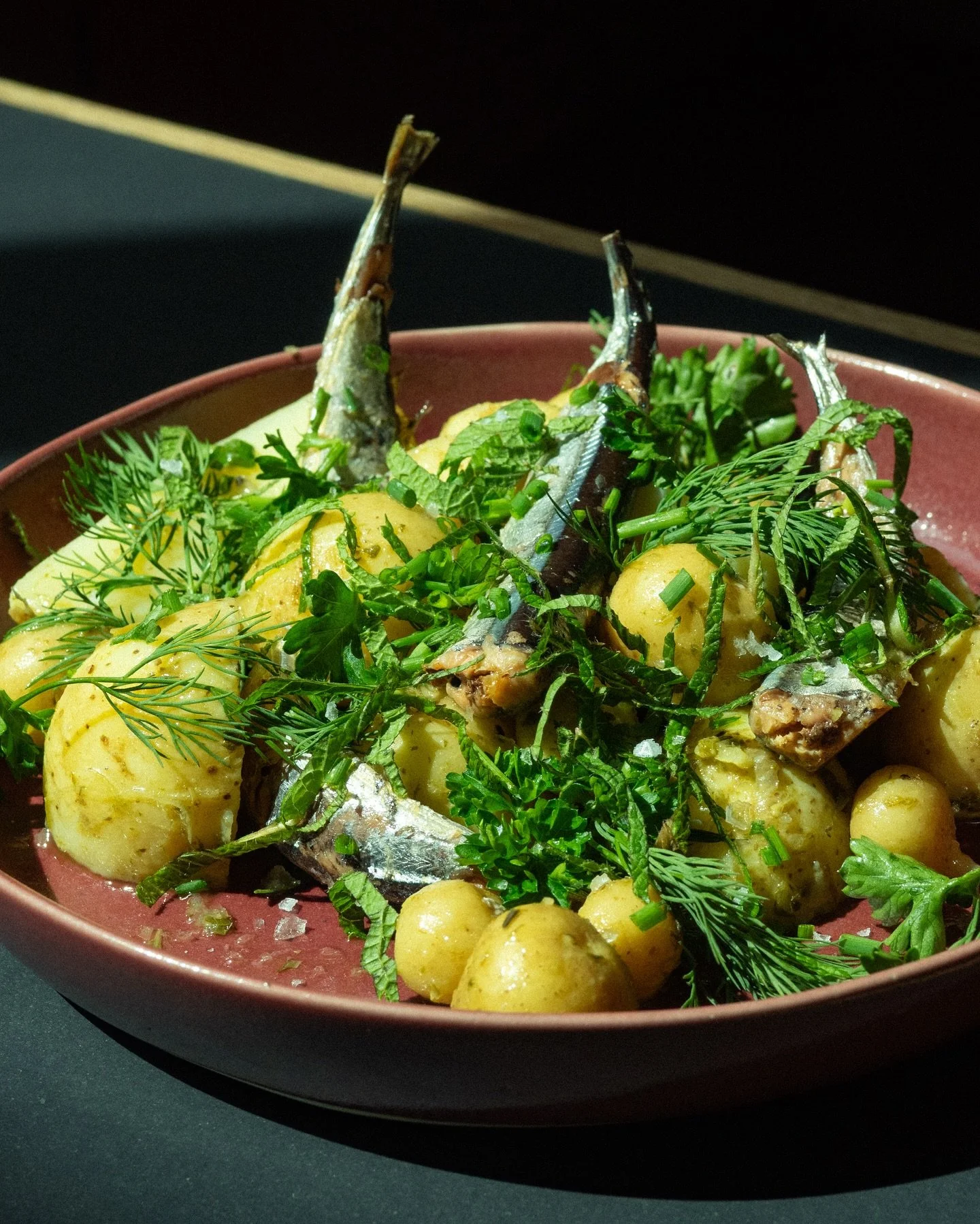 A pebble beach, croqs, salads, liquid gold and some other delicious things that came out recently from @josephine_amager &lsquo;s kitchen, mostly by @dededith 

#madfoto #madfotograf #copenhagenfood #gastromarketing #foodphoto #olympusphoto #copenhag