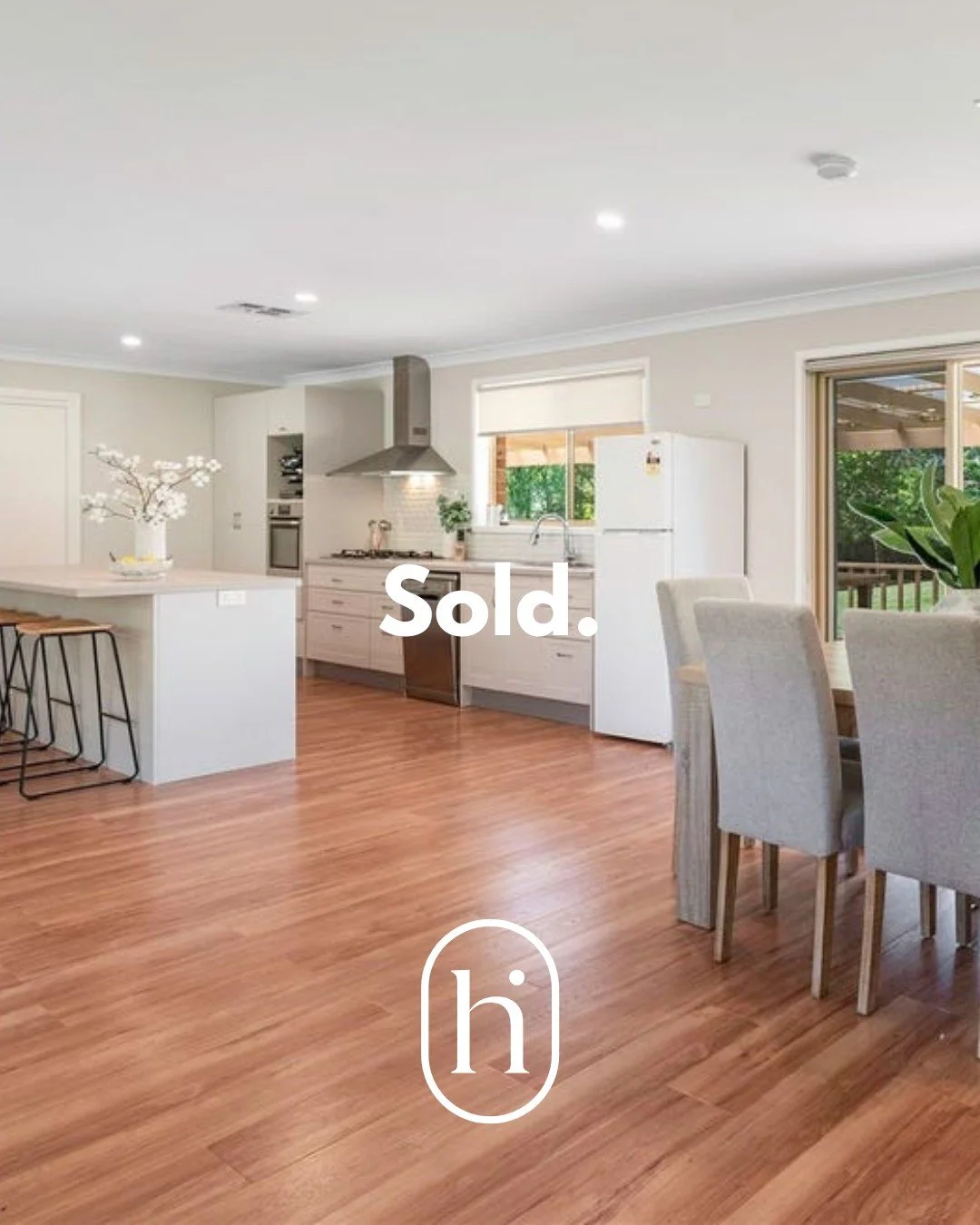 𝗝𝘂𝘀𝘁 𝗦𝗼𝗹𝗱 - 17 Watkins Drive, Moss Vale 🏠🌻

Family living bliss on an acre. This beautiful home is ready for its next chapter. Awesome job team.

 #southernhighlands #southernhighlandsrealestate #highlandsliving #modernliving #harpersrealty