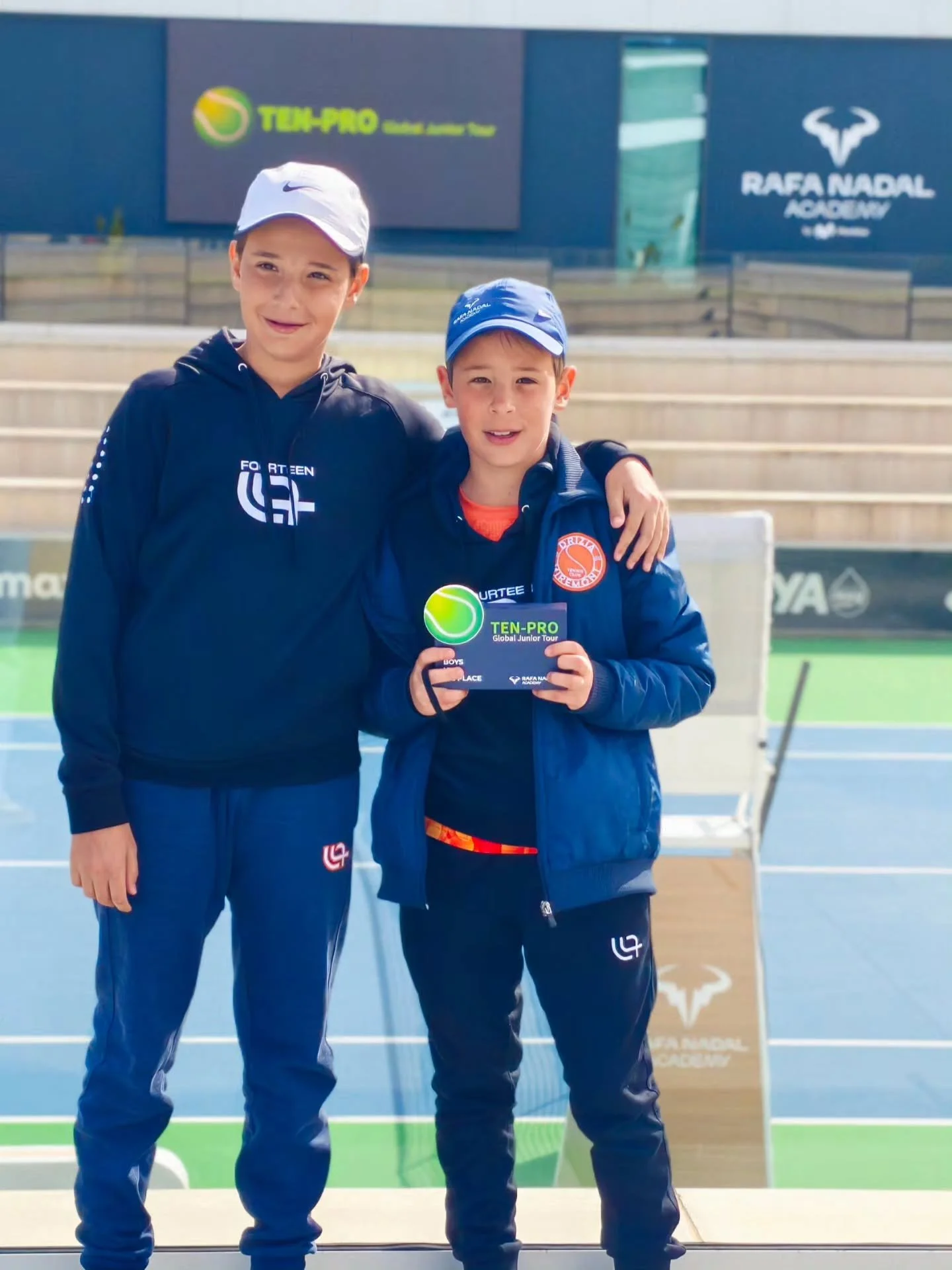 Nos joueurs au TenPro &agrave; la Rafael Nadal Academy 🎾🔥
Une exp&eacute;rience incroyable, riche en apprentissage et en &eacute;motions.
Bravo &agrave; Ariel pour cette superbe 3ᵉ place 🥉👏