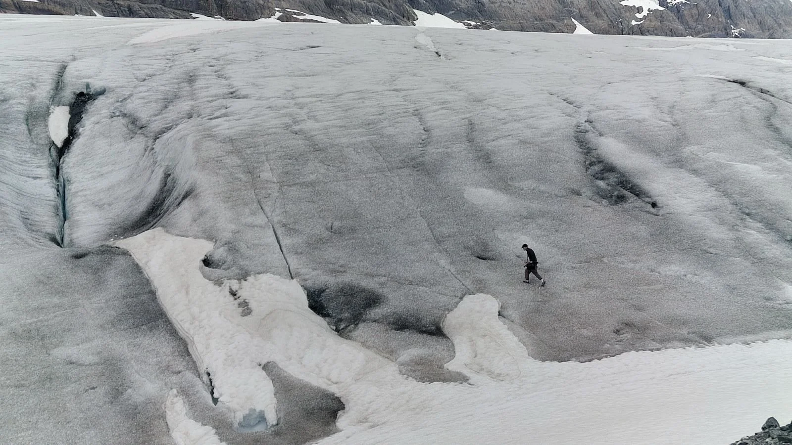 Gletscher Zunge von Süden in Richtung Blüemlisalphorn mit Jan Vils | 625'982.98, 146'181.54 | 2370 m.ü.M, Foto: Remo Flury