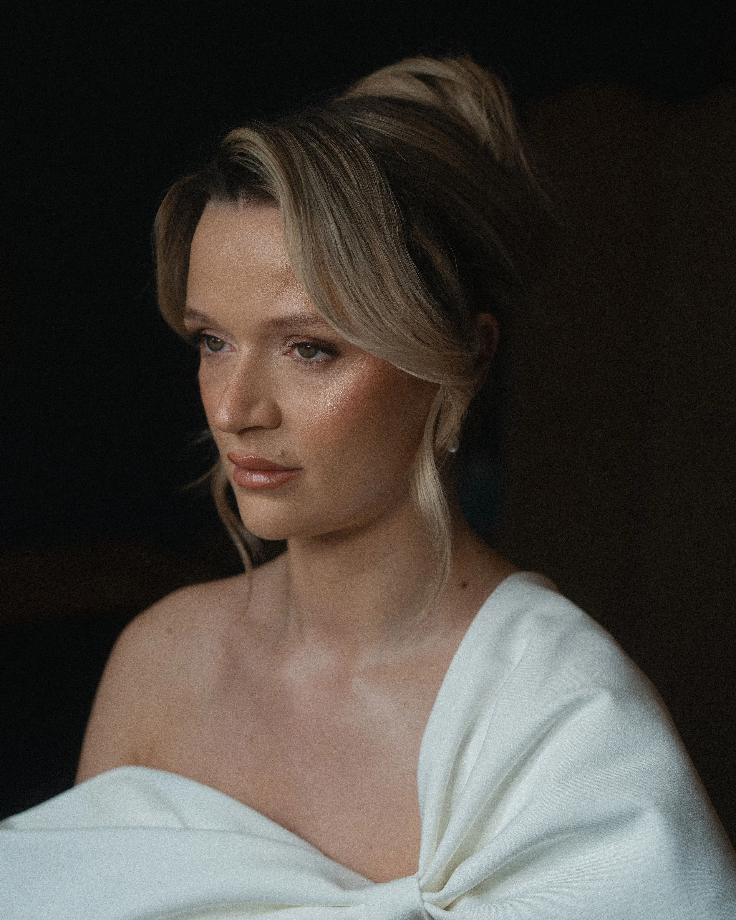 bridal makeup blonde women 