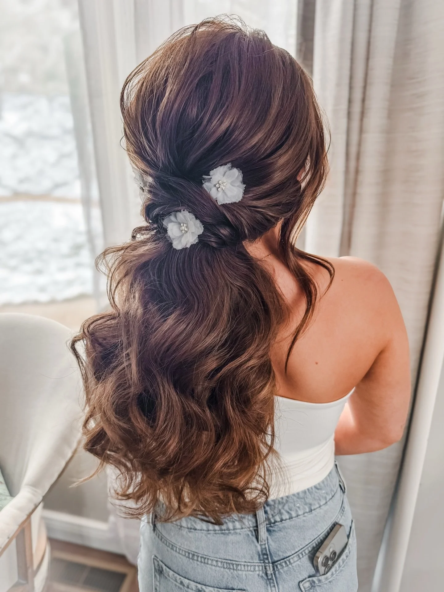 The softest texture for this pretty pony 😍

Understated but so romantic, I love the simplicity of this one!

Thanks @lovelyyybridal for modeling this one!

Bridal ponytail
Textured ponytail
Bridal hair inspo
New Jersey bride
2026 bride 
2027 bride
N