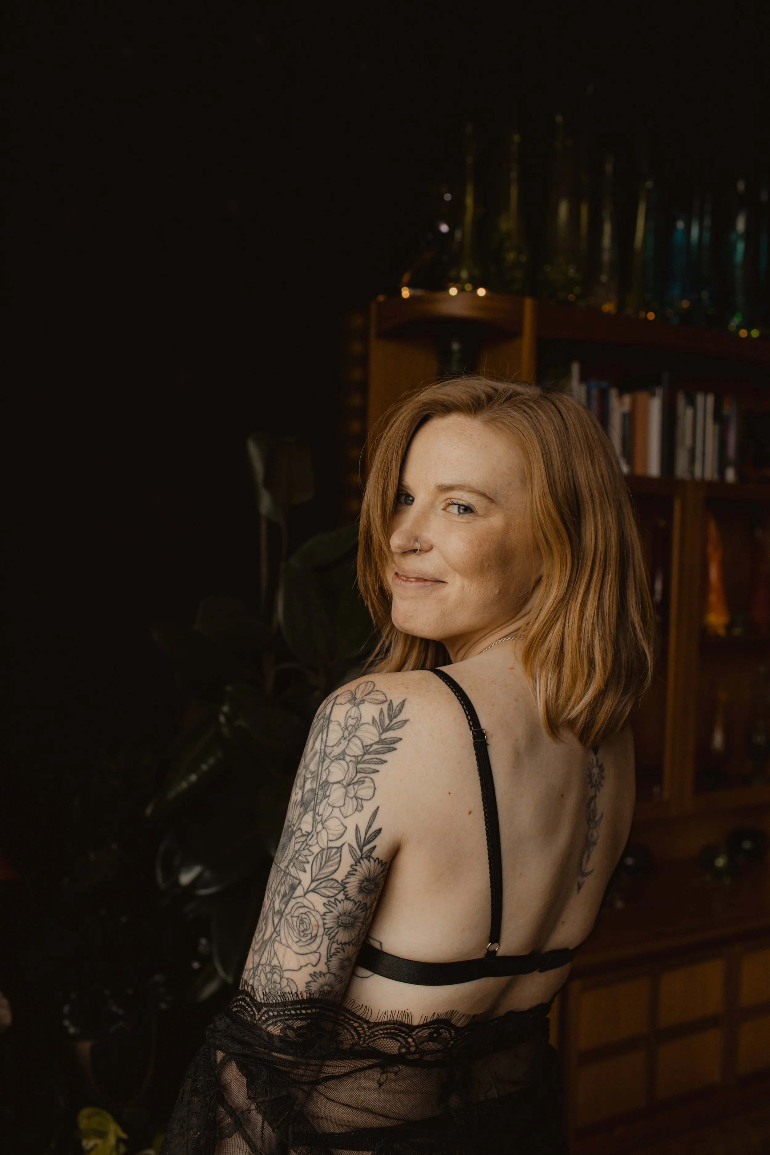 red hair girl posing in black lingerie for boudoir session