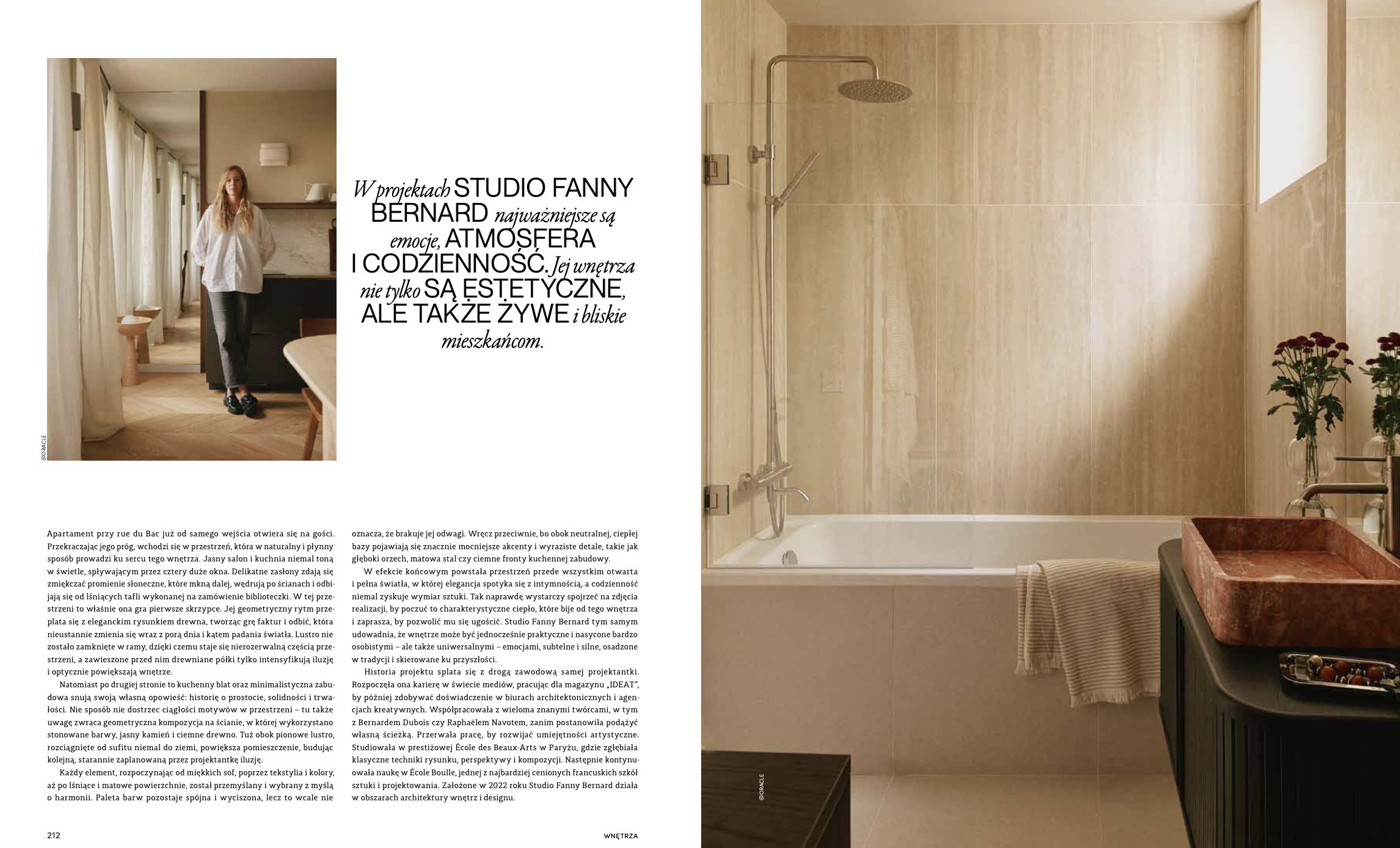 Salle de bain moderne avec douche, baignoire, lavabo en pierre et plantes en vase.