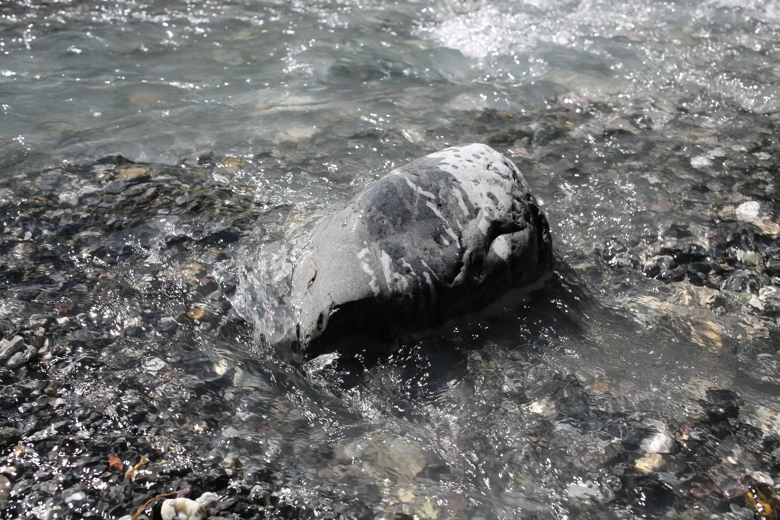 Pierre dans un fleuve