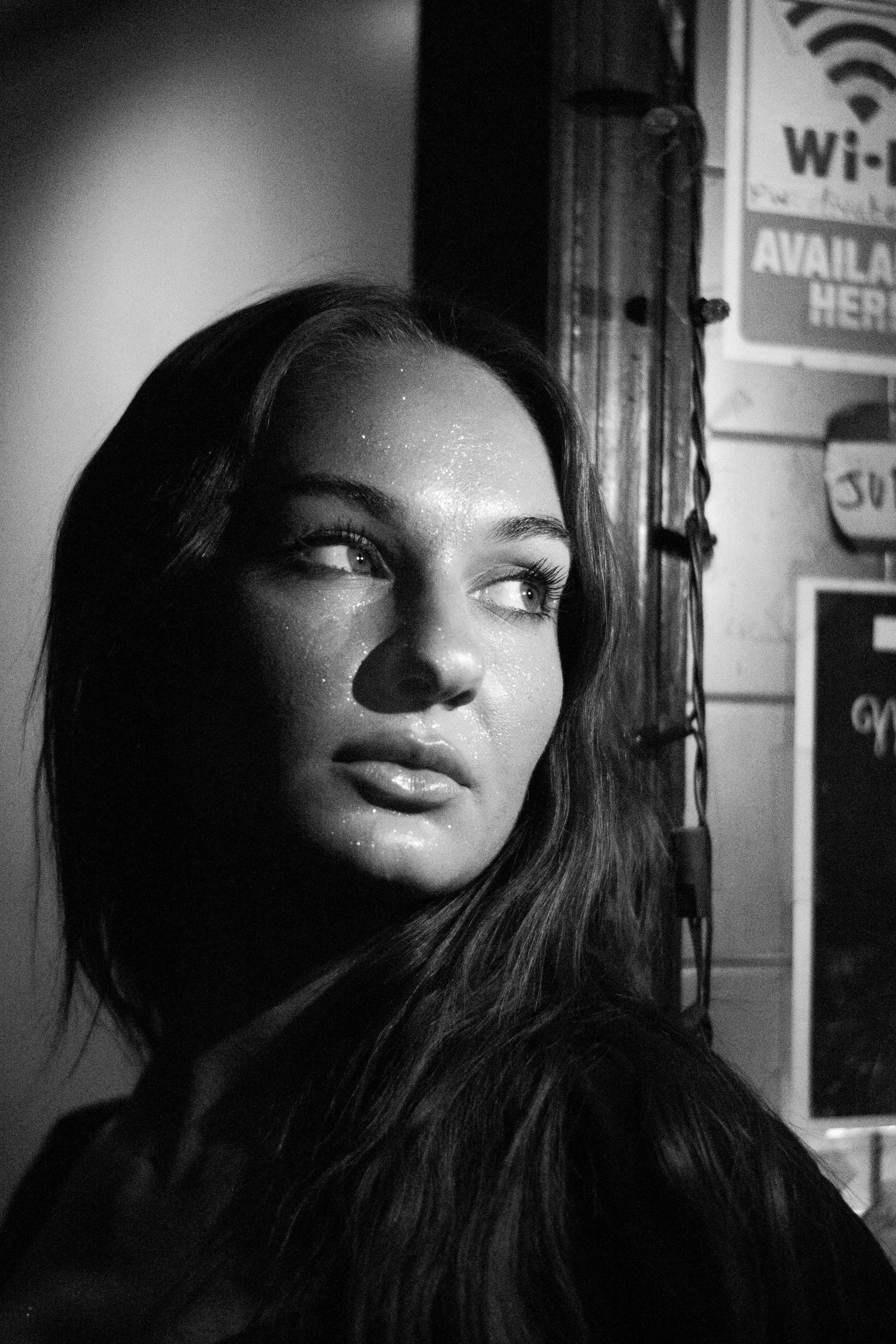 Nina dive bar-120.jpg