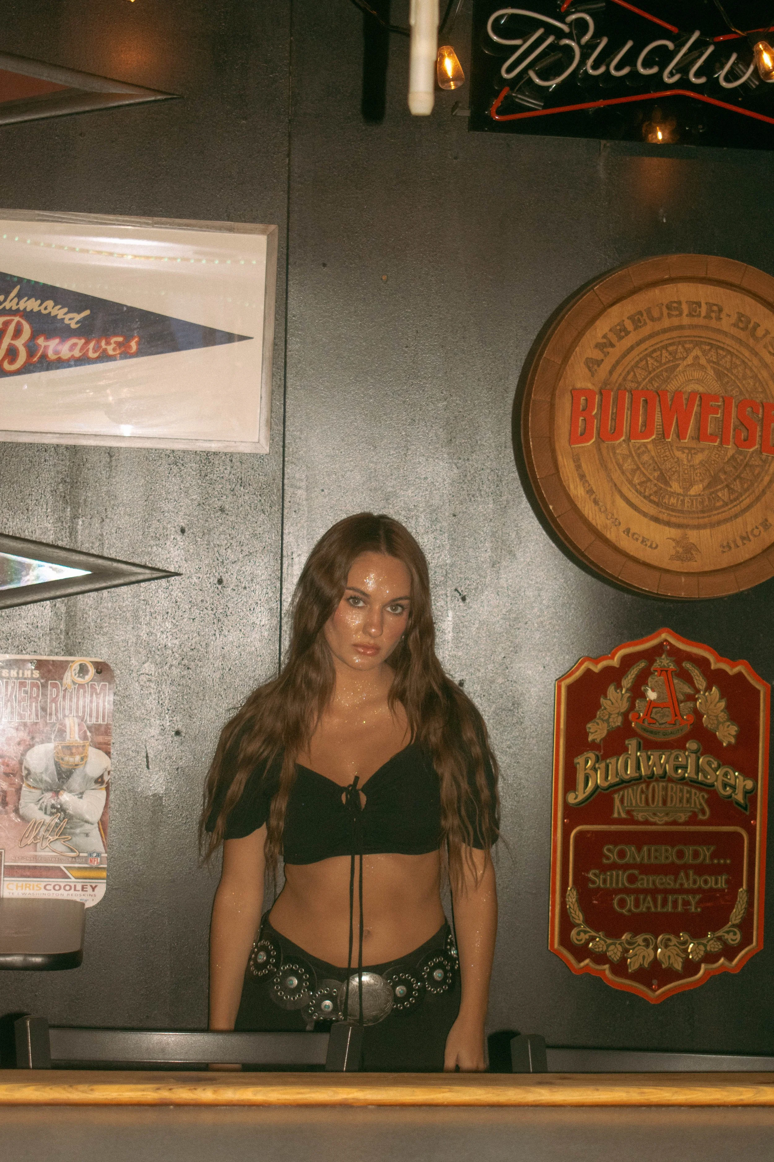 Nina dive bar-108.jpg