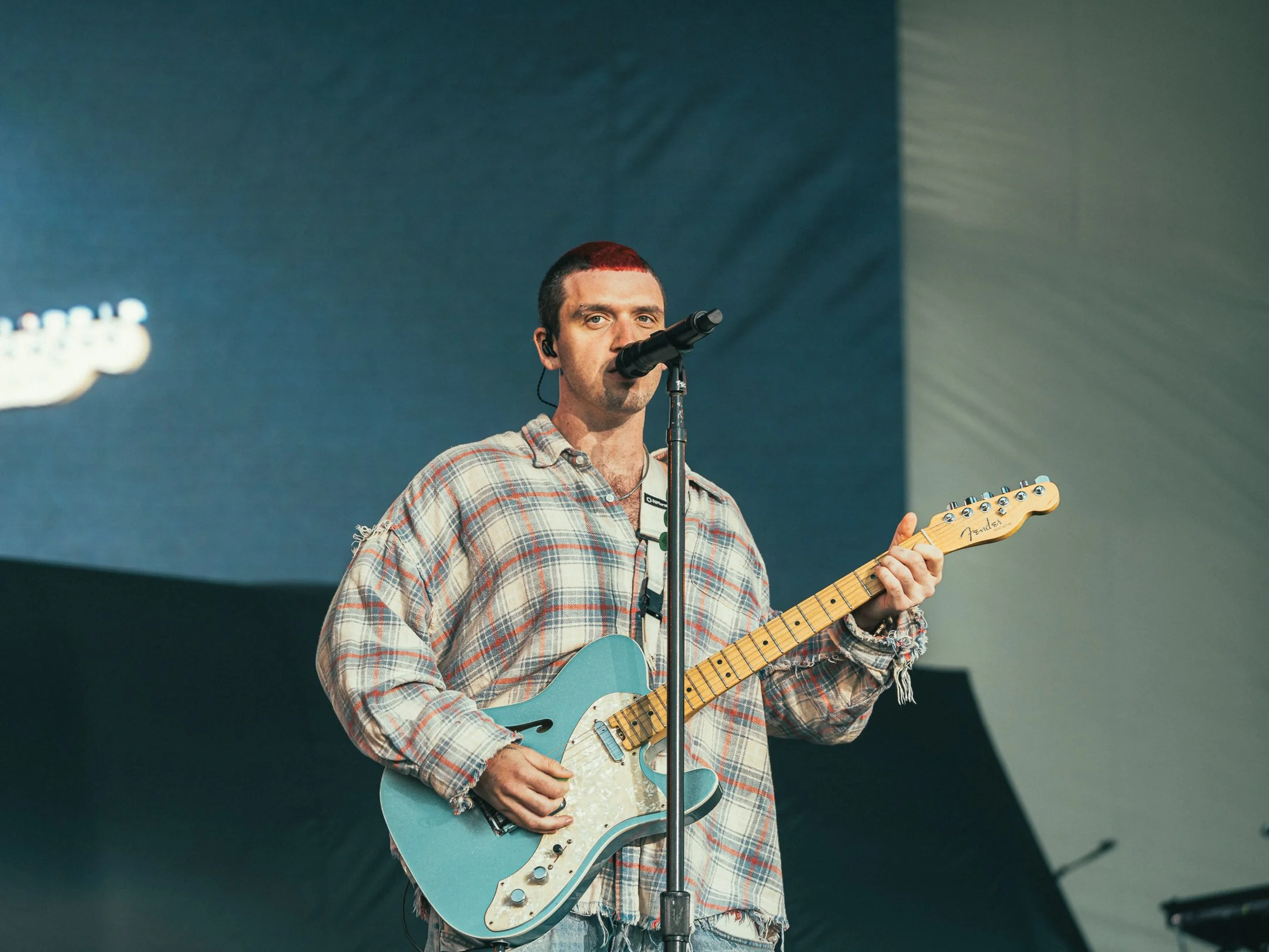 Lauv LSCP Medium Shot 1.jpg