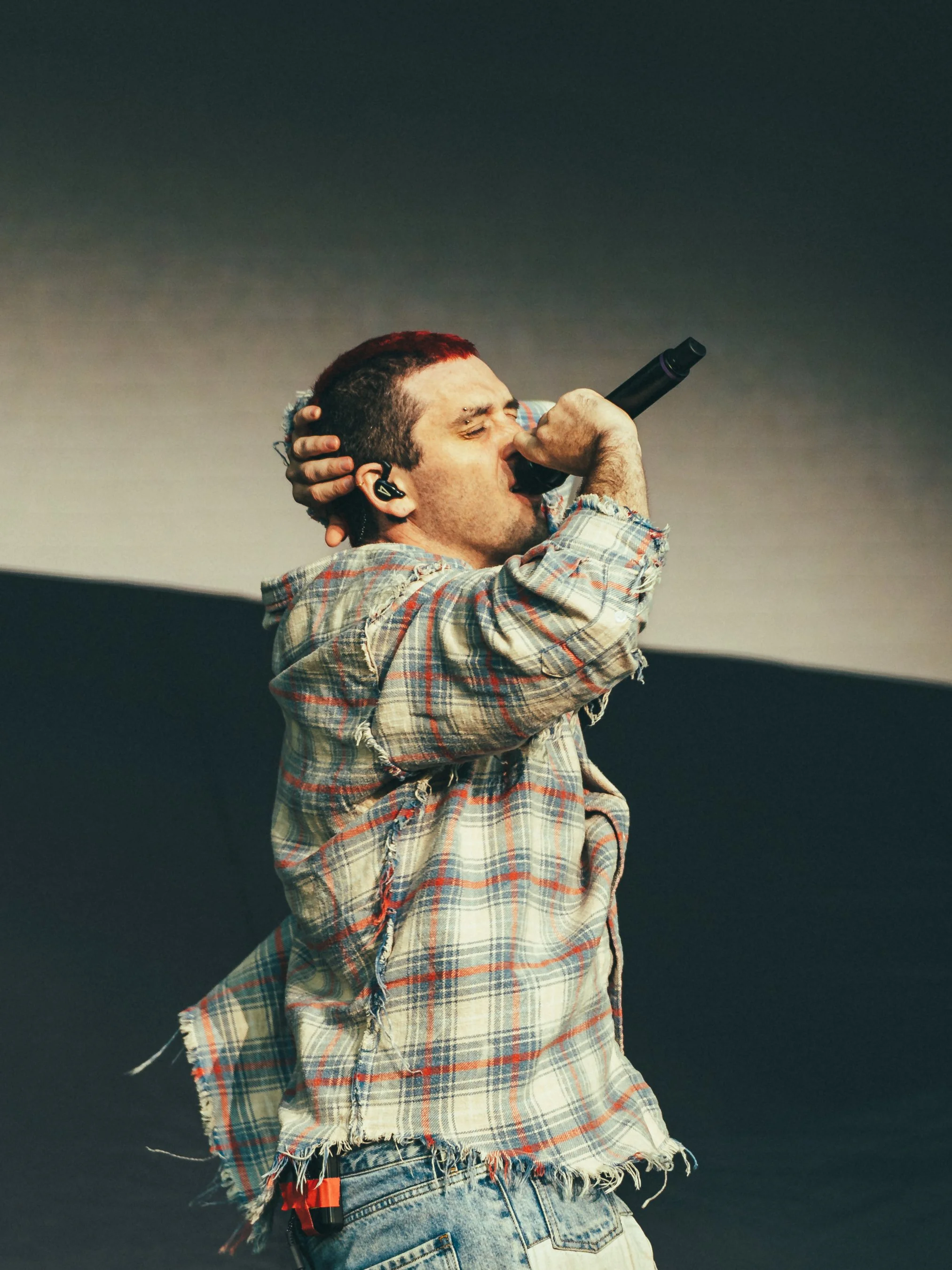 Lauv Medium Shot 1.jpg
