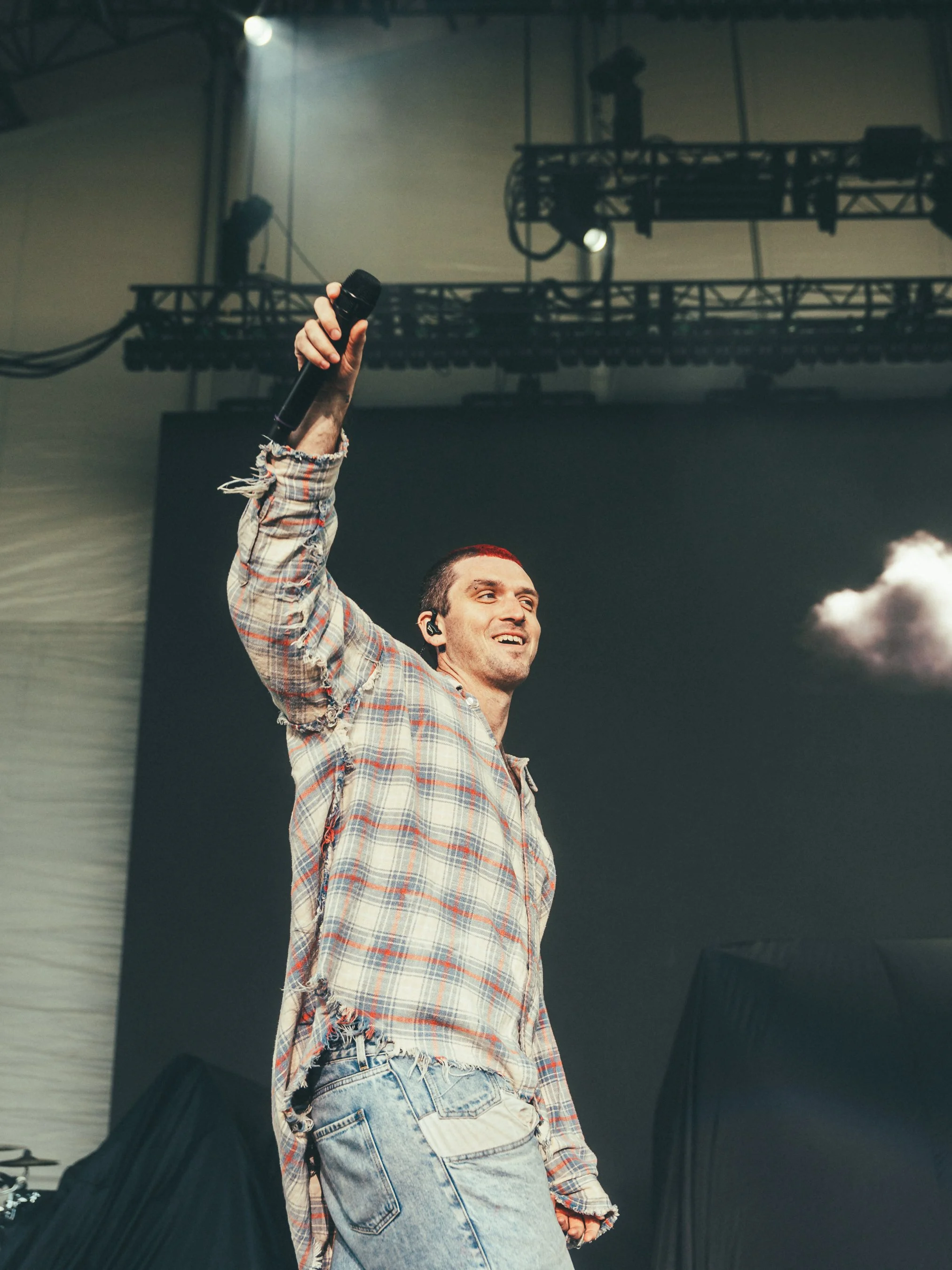 Lauv Medium Shot 4.jpg