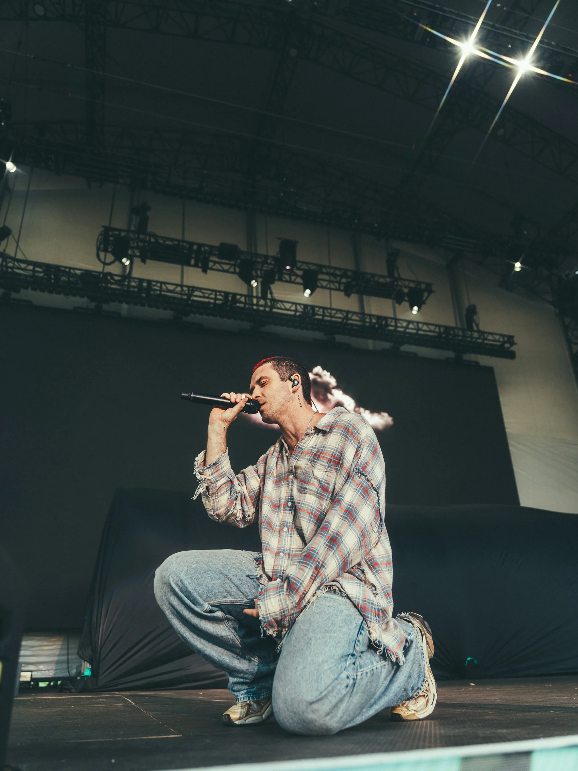 Lauv Medium Shot 5.jpg